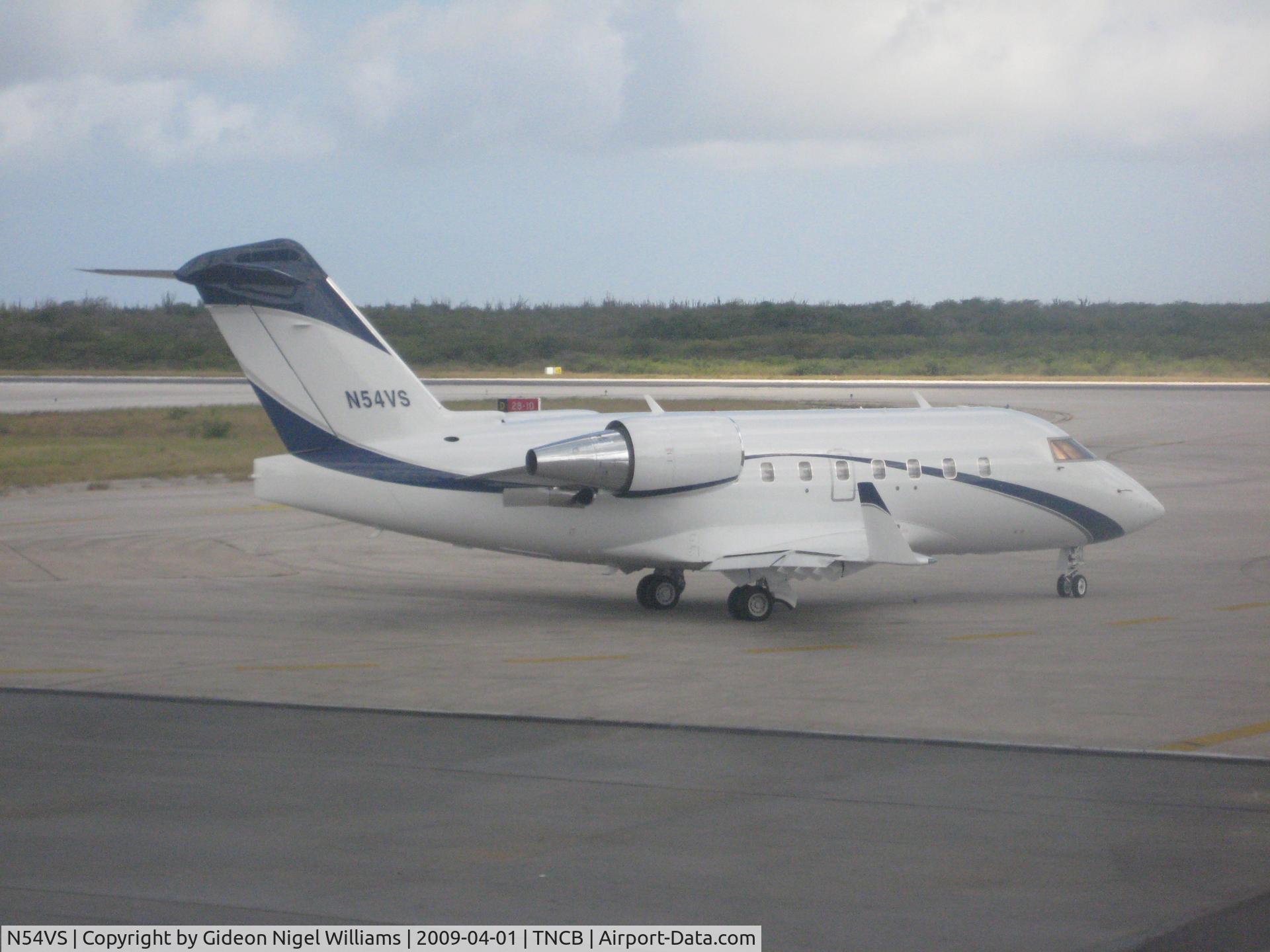 N54VS, 1995 Bombardier Challenger 601-3R (CL-600-2B16) C/N 5189, Taxiing