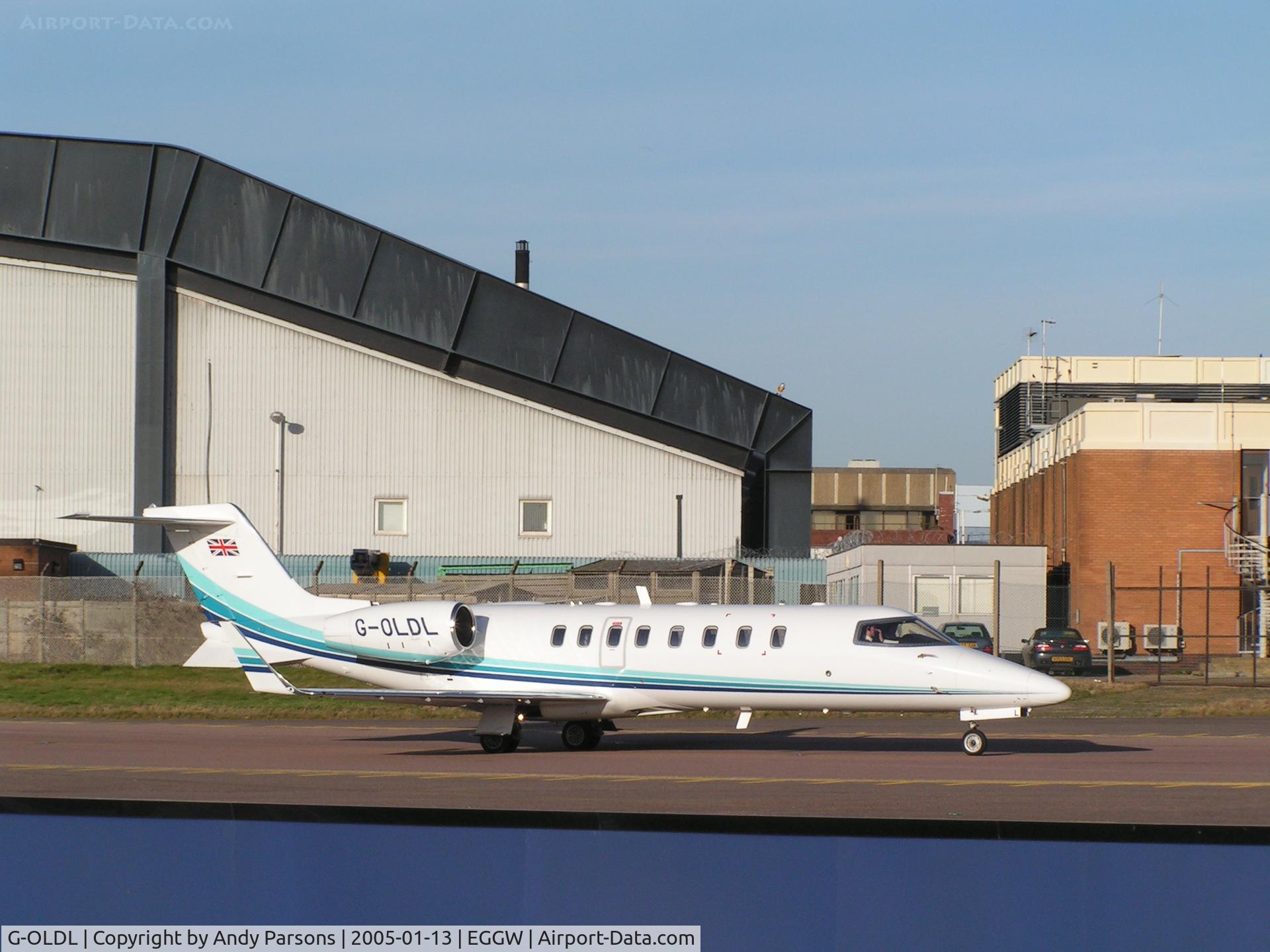 G-OLDL, 2000 Learjet 45 C/N 45-124, Departing Luton