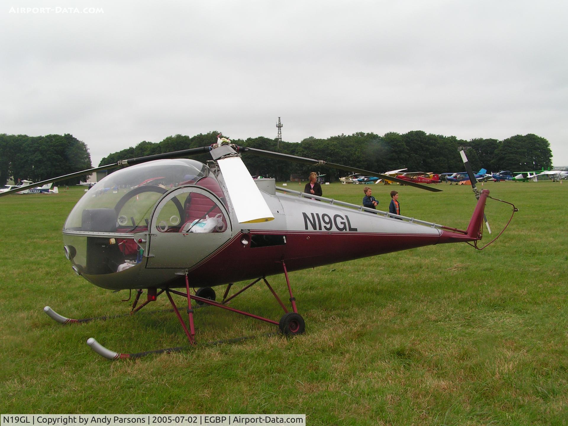 N19GL, 1992 Brantly B-2B C/N 2004, At Kemble Pfa 2005