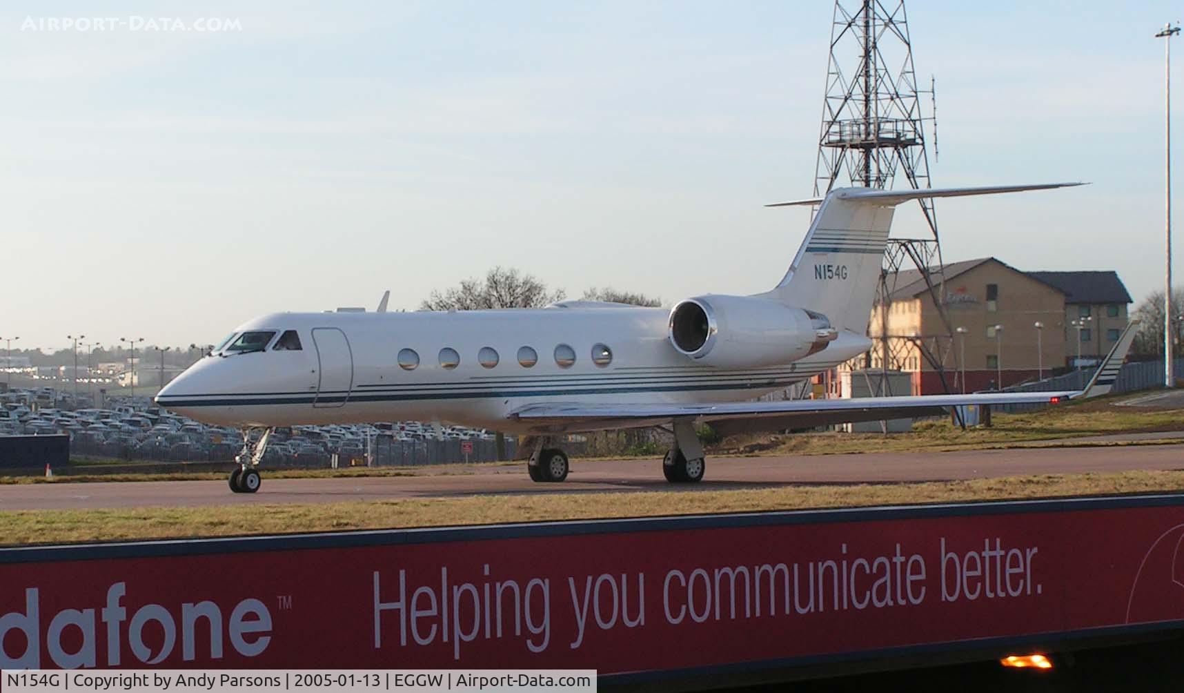 N154G, 1987 Gulfstream Aerospace G-IV C/N 1044, Departing Luton