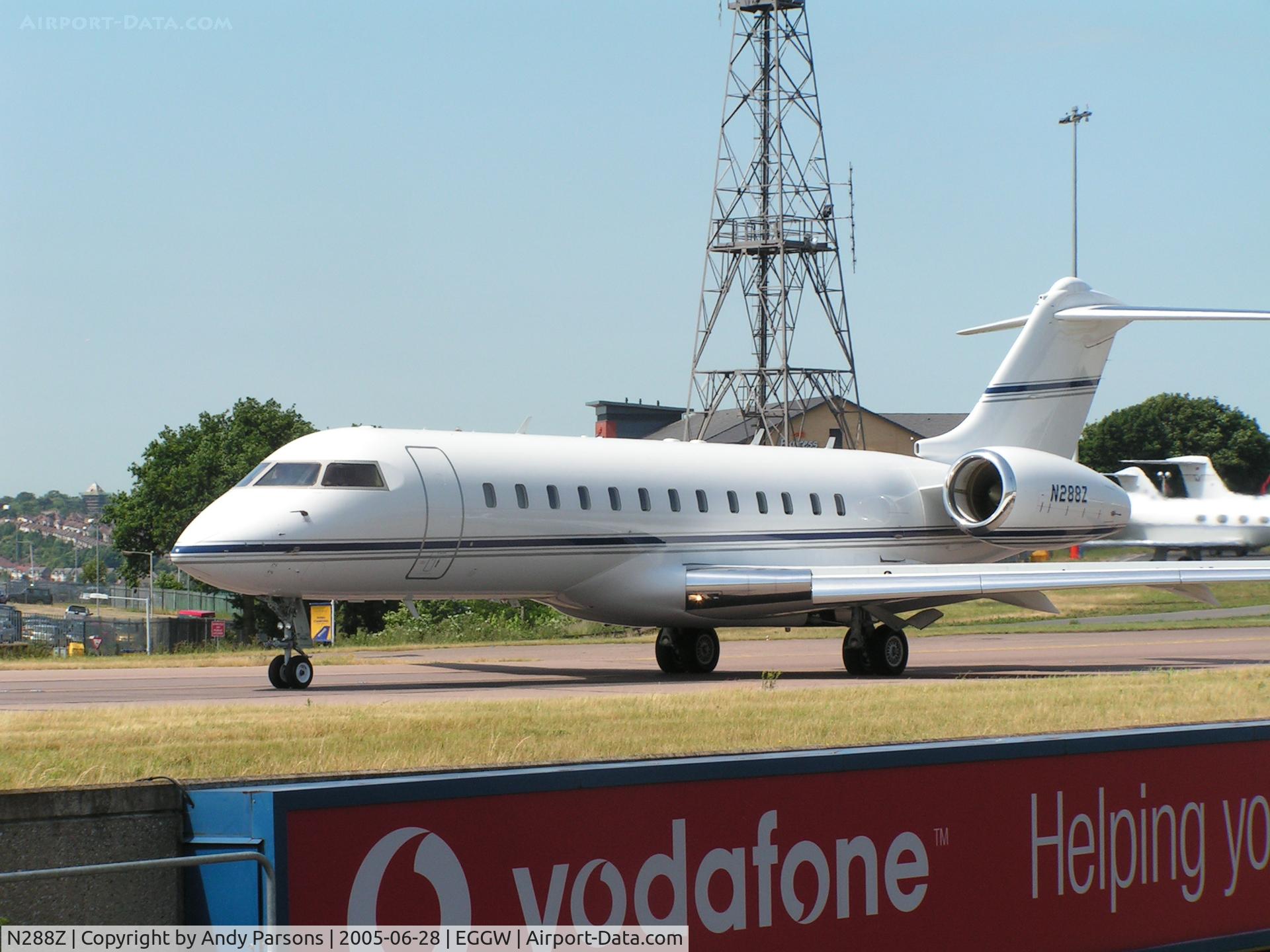 N288Z, 2007 Bombardier BD-700-1A10 Global Express XRS C/N 9228, Departing Luton