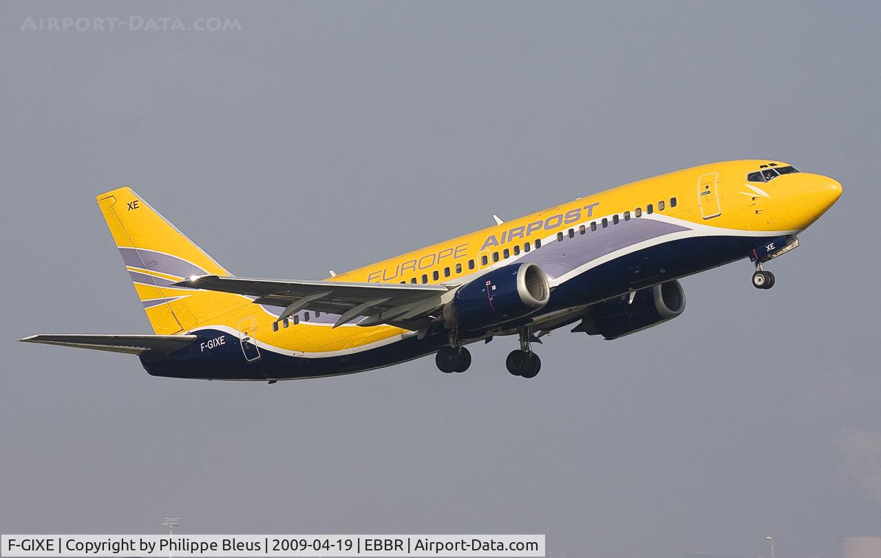 F-GIXE, 1992 Boeing 737-3B3QC C/N 26850, Reverse pattern in Brussels with this take off from rwy 07R in the spring sun.