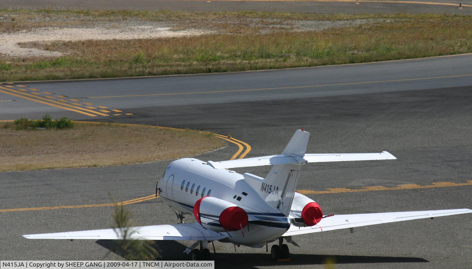 N415JA, 2001 Raytheon Hawker 800XP C/N 258516, park at the cargo ramp