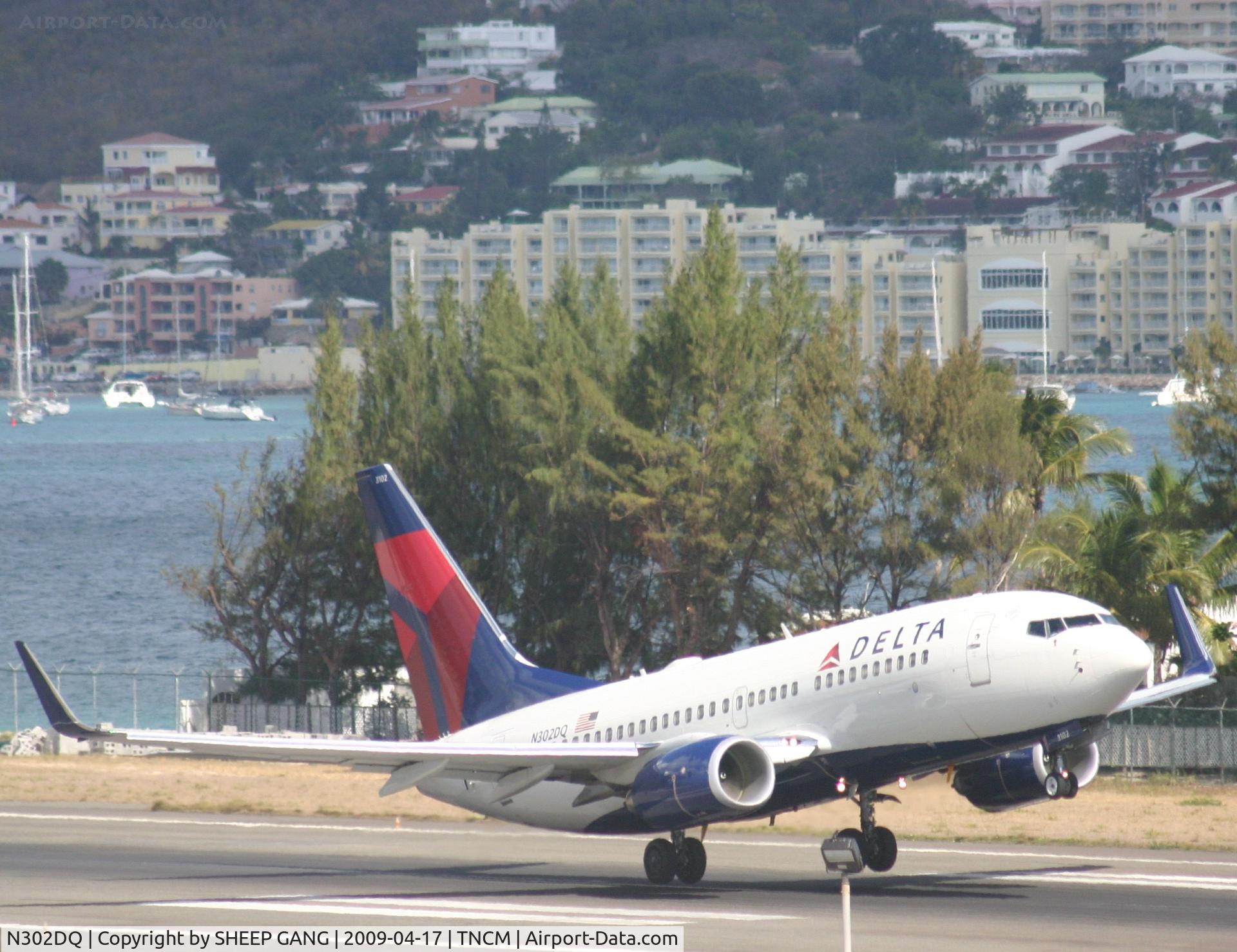 N302DQ, 2008 Boeing 737-732 C/N 29648, taking off