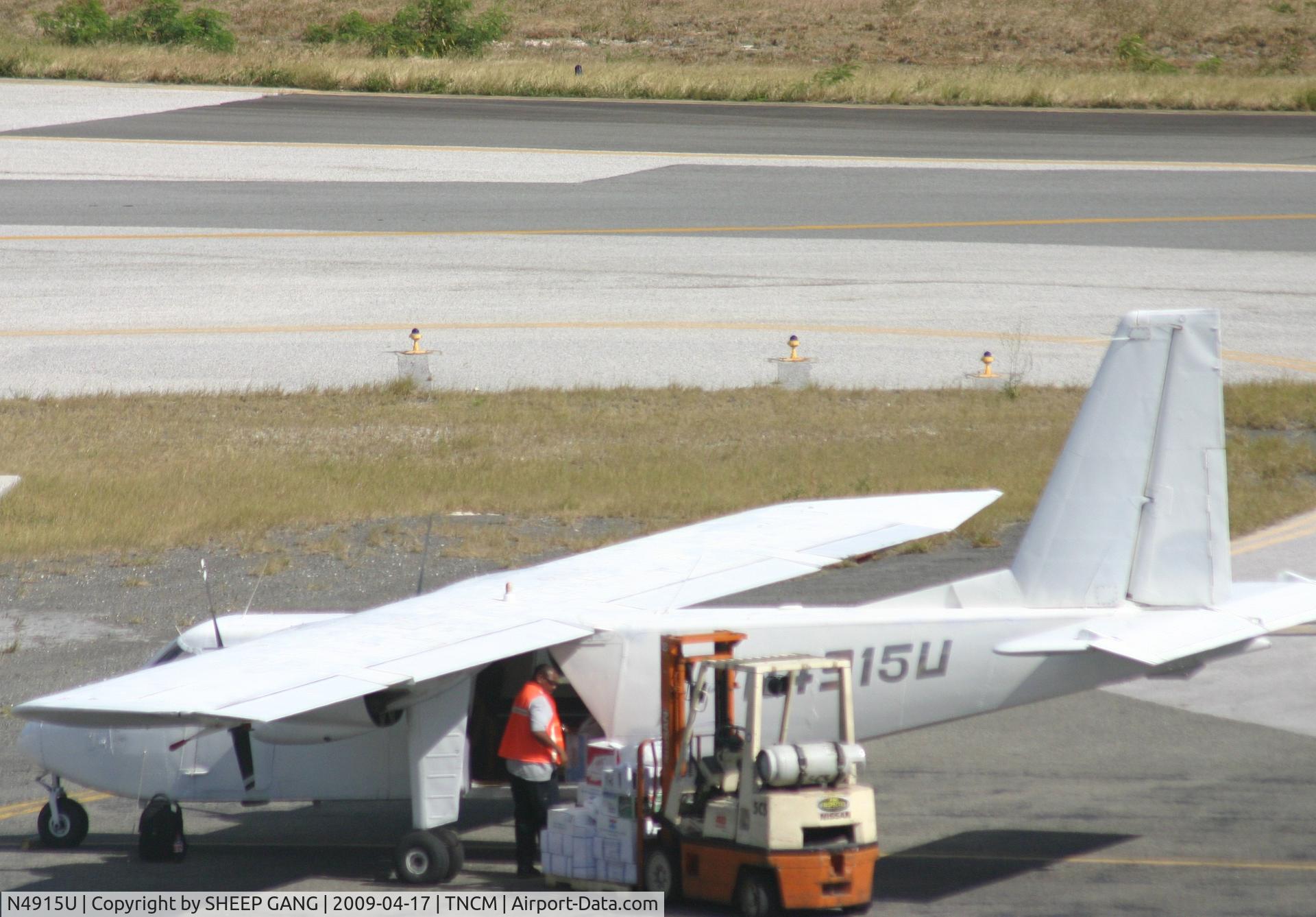 N4915U, 1976 Britten-Norman BN-2A-27 Islander C/N 789, Loading cargo