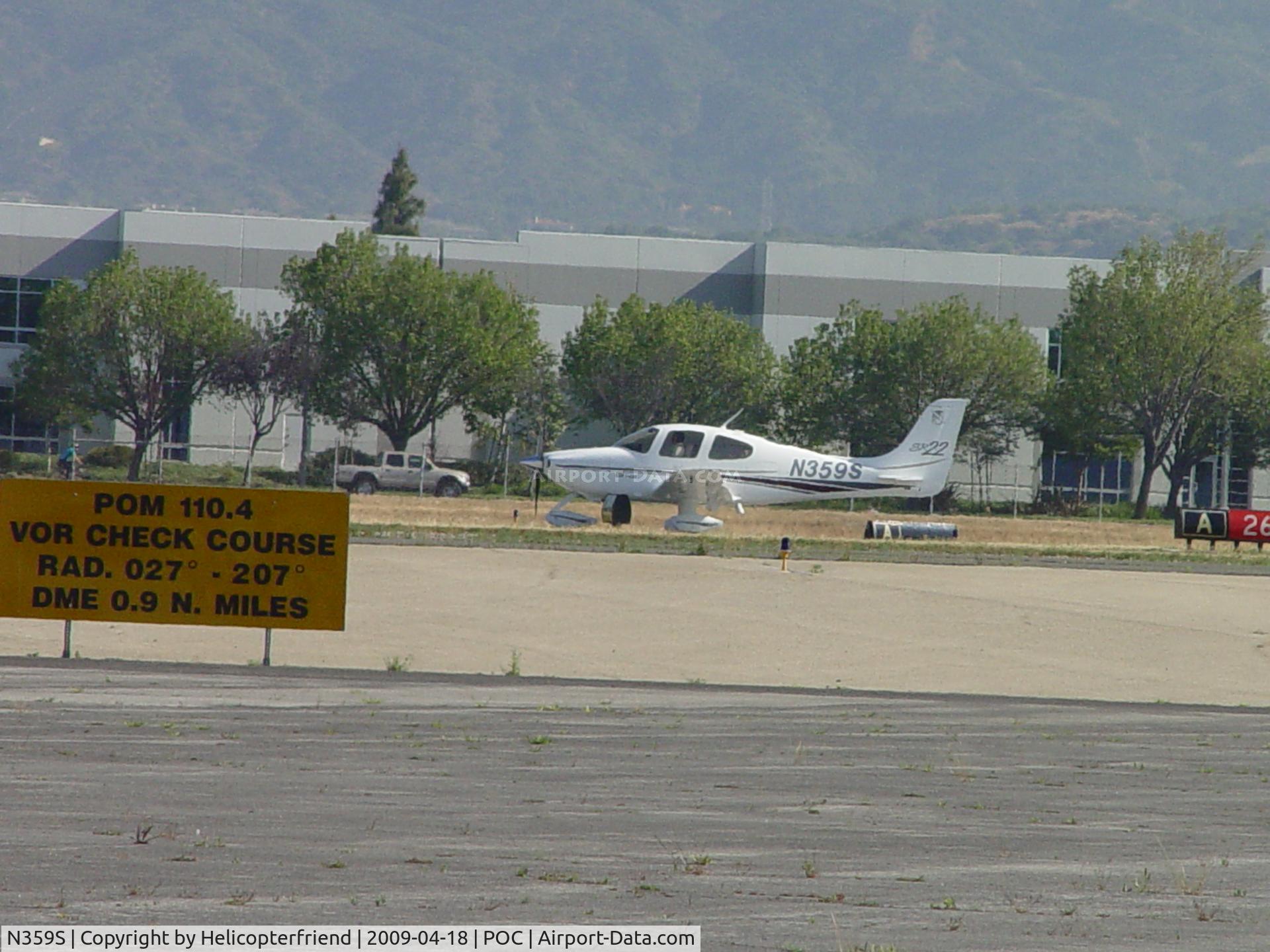N359S, 2001 Cirrus SR22 C/N 0072, Starting to roll on 26L at Brackett