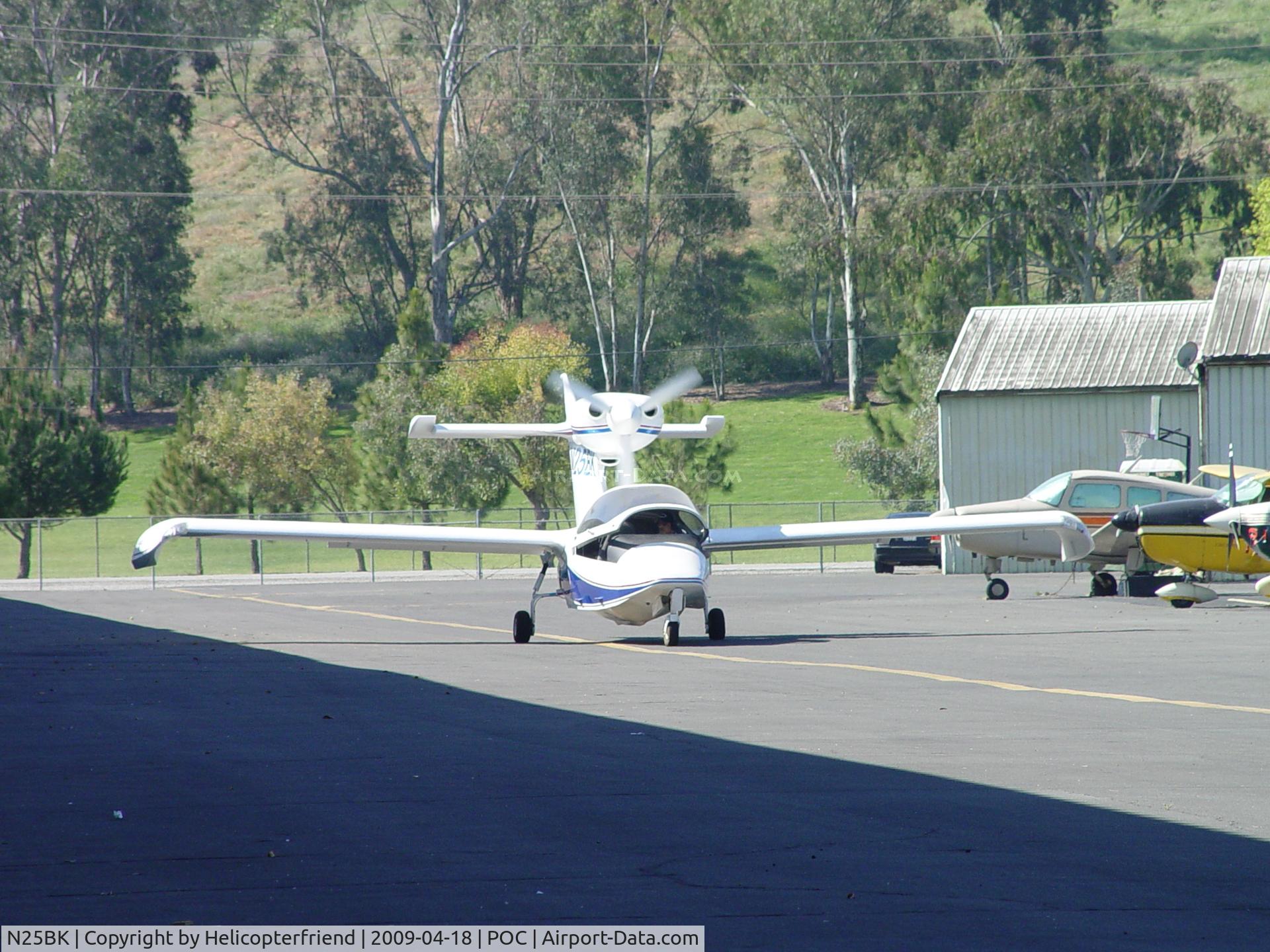 N25BK, 1999 Seawind 3000 C/N 26, Taxiing to wash rack to get cleaned up for potential buyers
