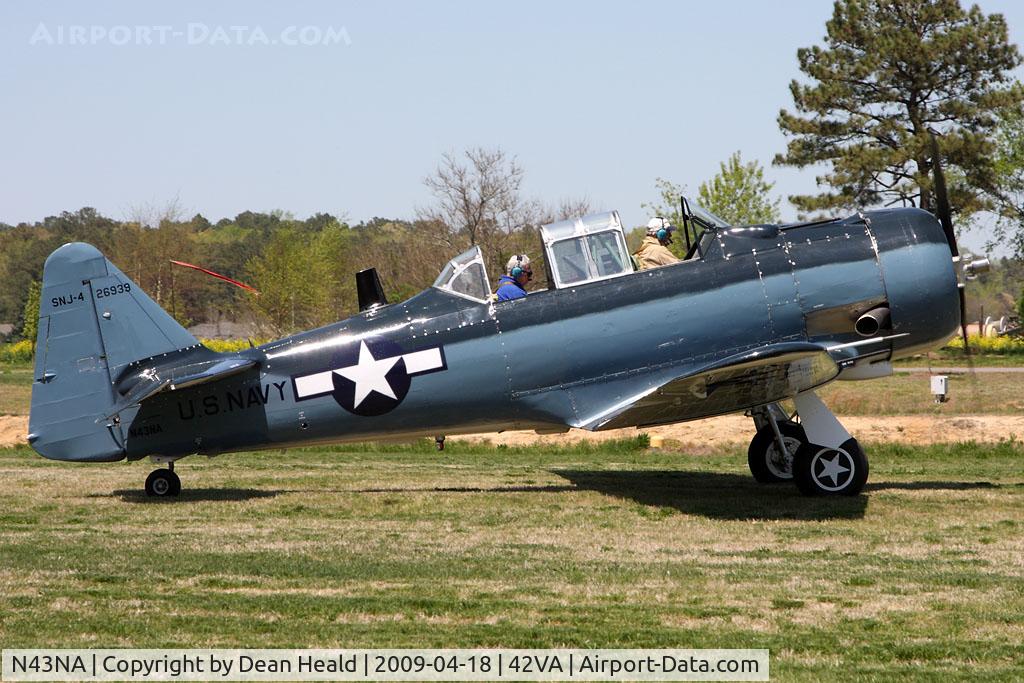 N43NA, 1943 North American SNJ-4 Texan C/N 88-11798, 1943 North American SNJ-4 N43NA taxiing for takeoff on RWY 29.