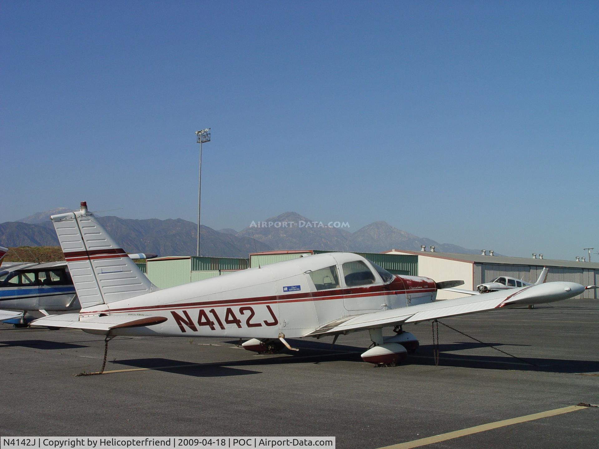 N4142J, 1966 Piper PA-28-140 C/N 28-22465, Tied down and waiting