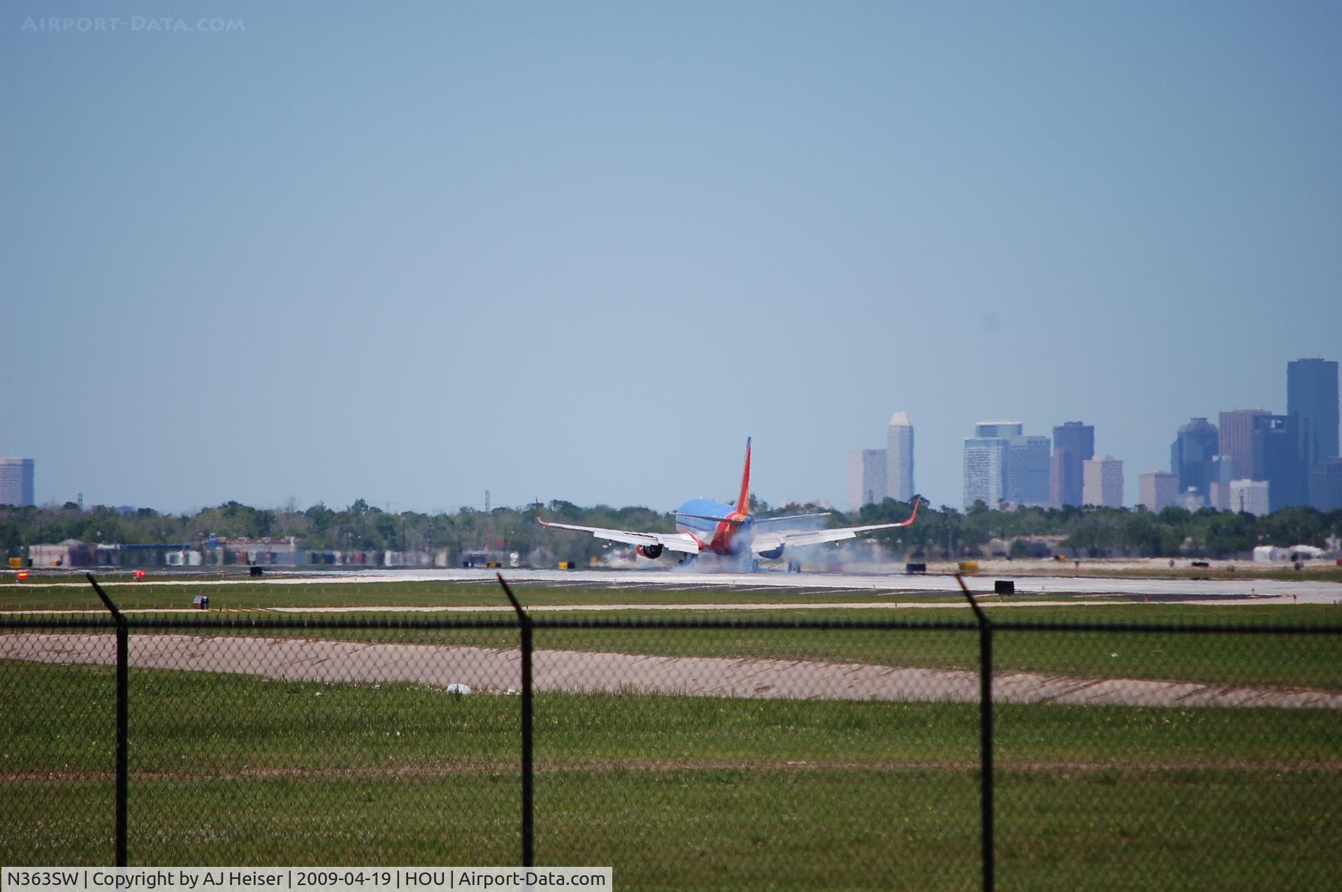 N363SW, 1993 Boeing 737-3H4 C/N 26574, N363SW landing rwy 30L at KHOU