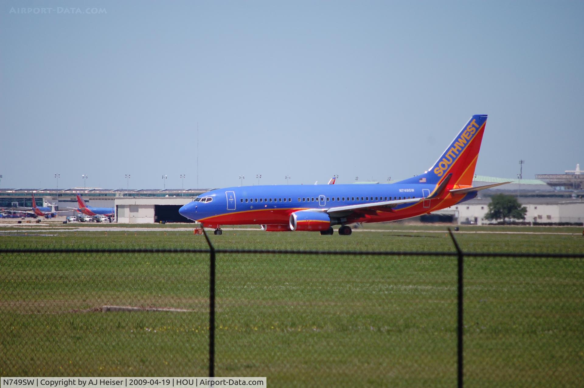 N749SW, 1999 Boeing 737-7H4 C/N 29801, N749SW holding short rwy 30L at KHOU