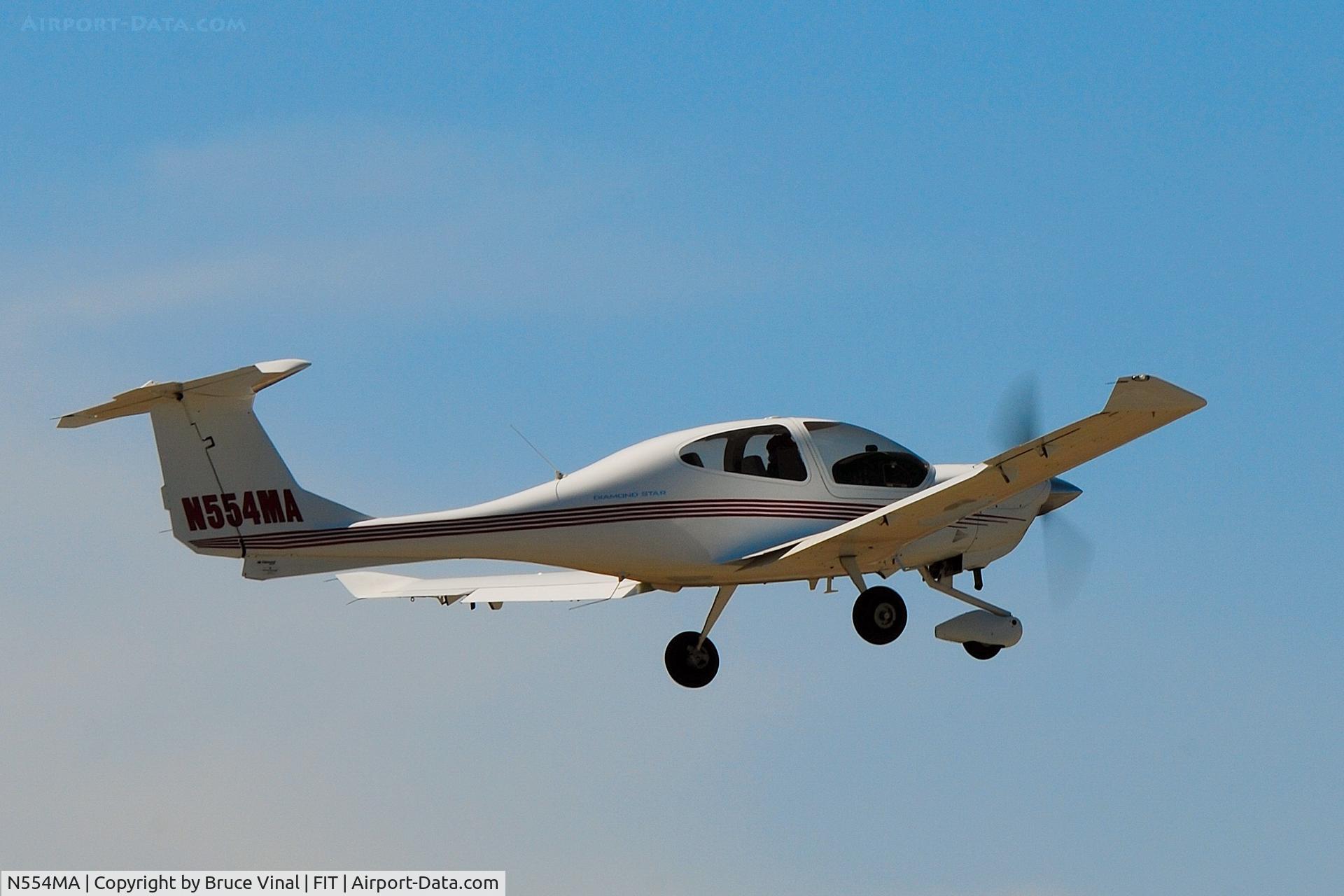 N554MA, 2004 Diamond DA-40 Diamond Star C/N 40.354, Fitchburg Mun. Airport