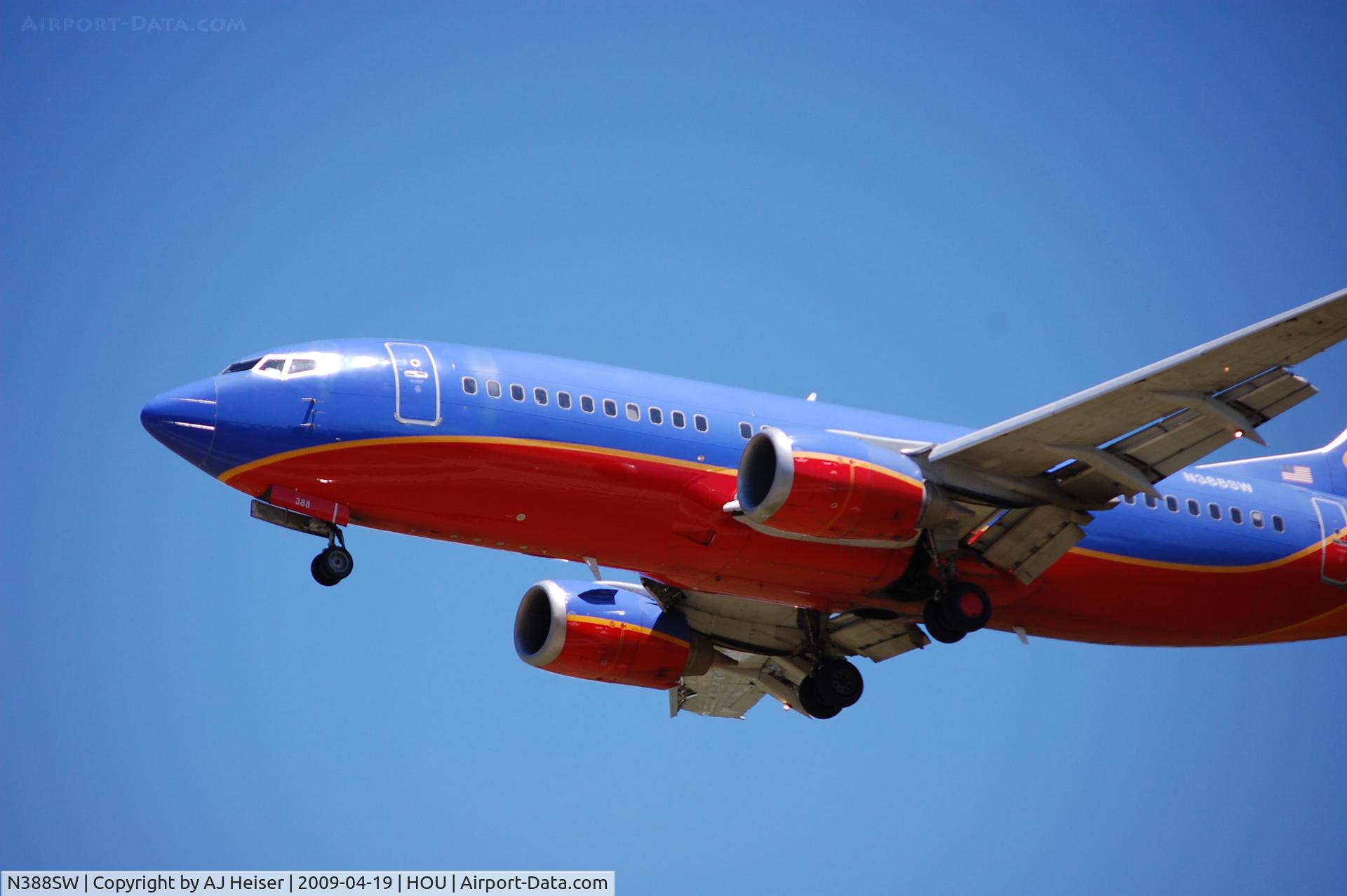 N388SW, 1994 Boeing 737-3H4 C/N 26591, N388SW landing rwy 30L at KHOU