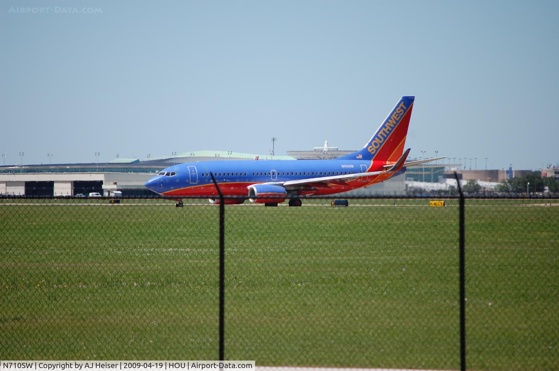 N710SW, 1998 Boeing 737-7H4 C/N 27844, N710SW holding short rwy 30L at KHOU