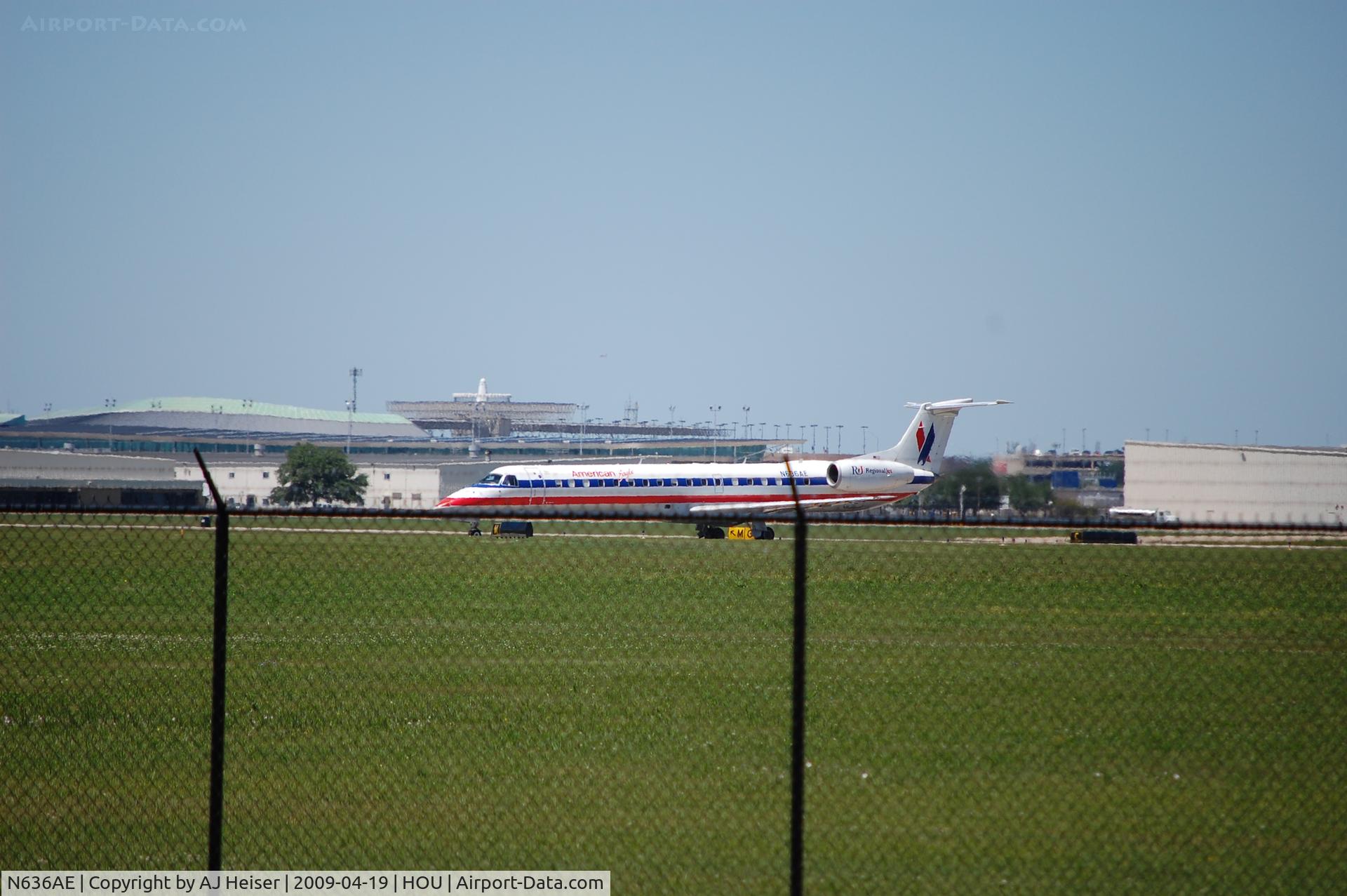 N636AE, 1999 Embraer ERJ-145LR (EMB-145LR) C/N 145160, N636AE holding short rwy 30L at KHOU