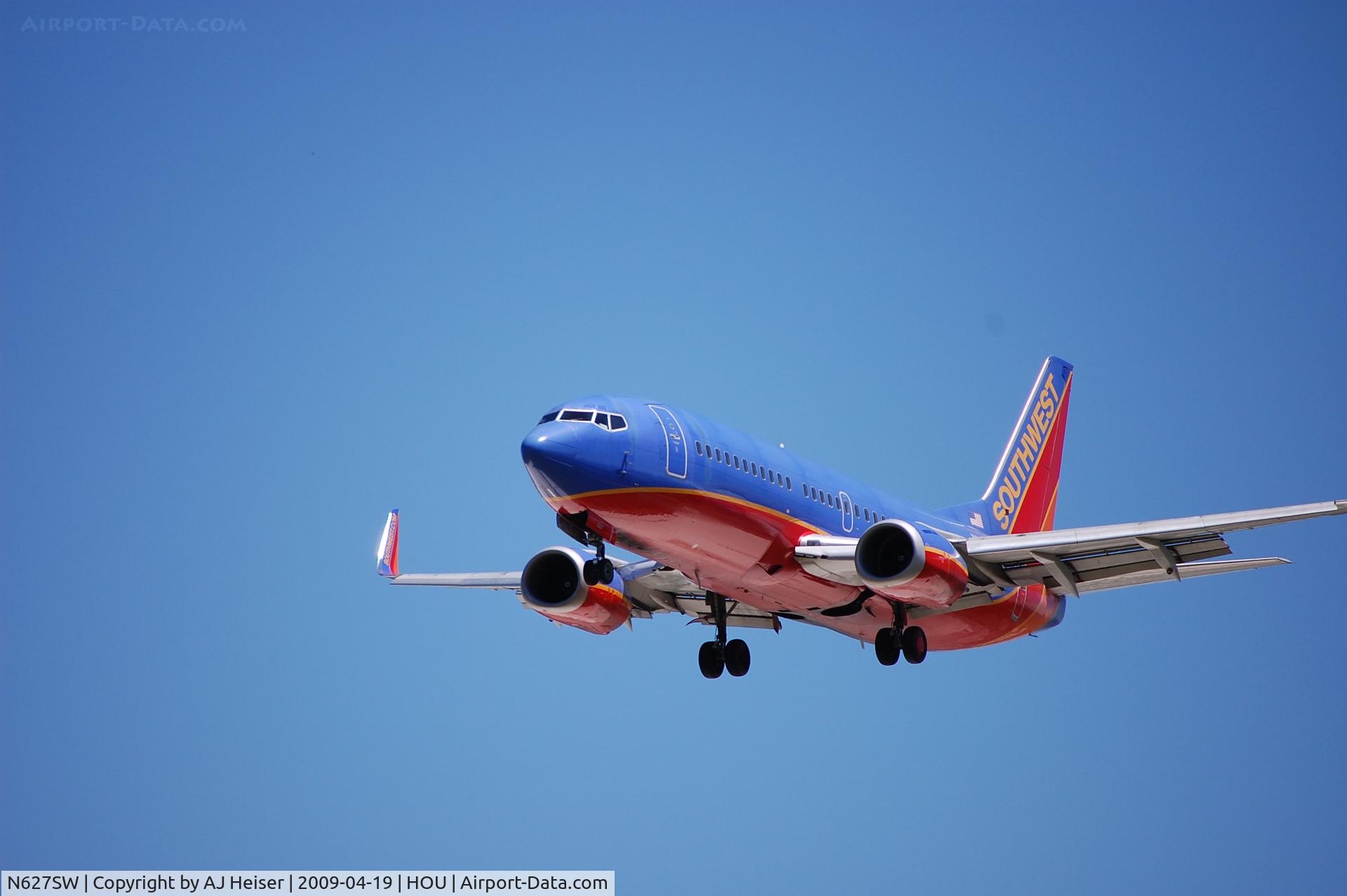 N627SW, 1996 Boeing 737-3H4 C/N 27935, N627SW landing rwy 30L at KHOU