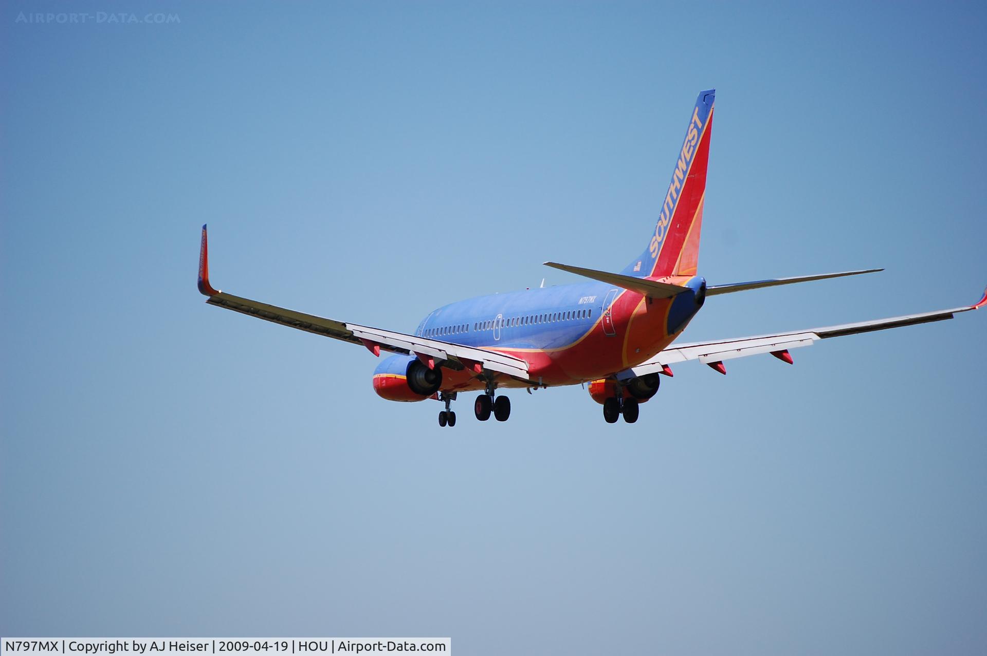 N797MX, 2001 Boeing 737-7H4 C/N 27890, N797MX landing rwy 30L at KHOU