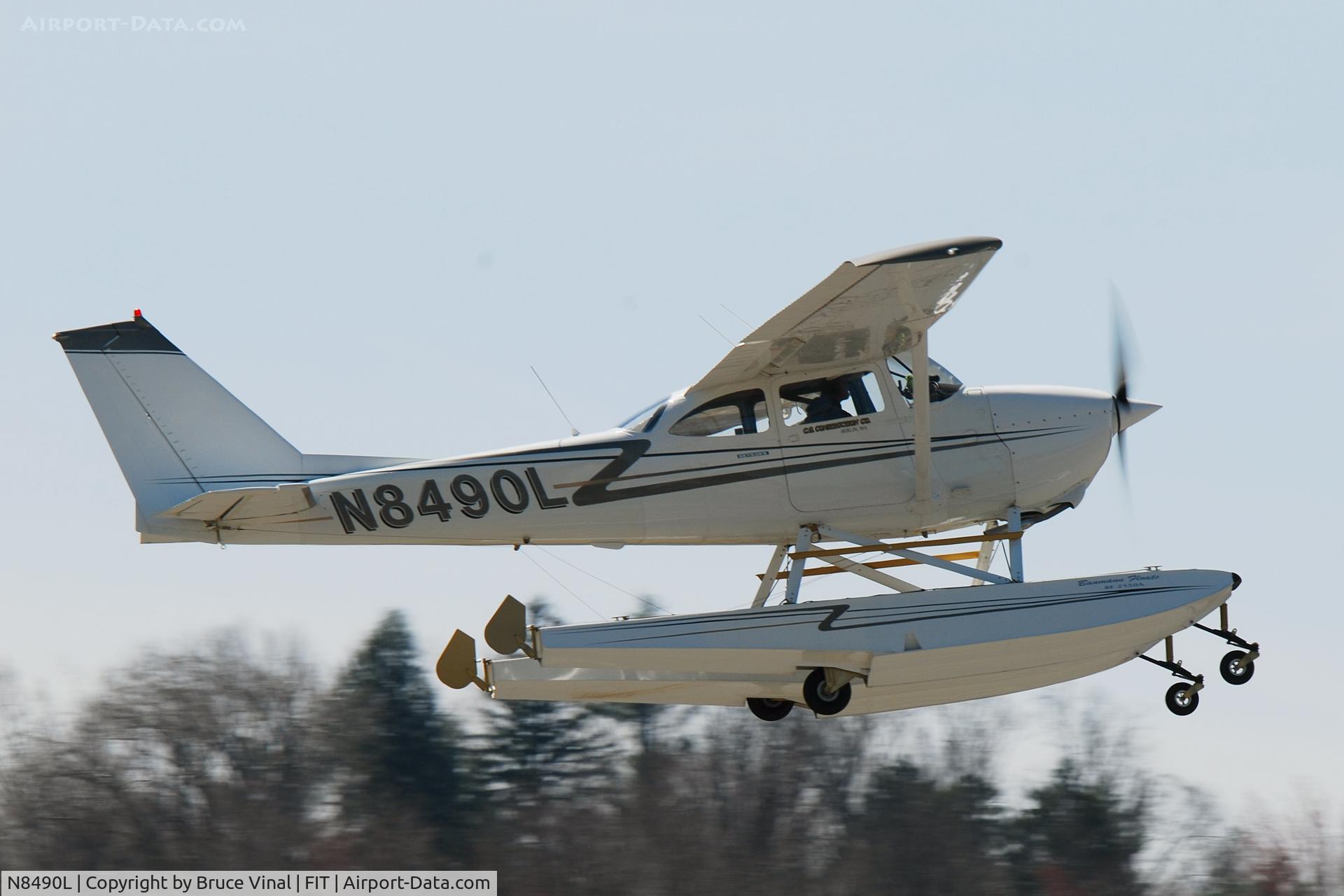 N8490L, 1968 Cessna 172I C/N 17256690, Fitchburg Mun. Airport