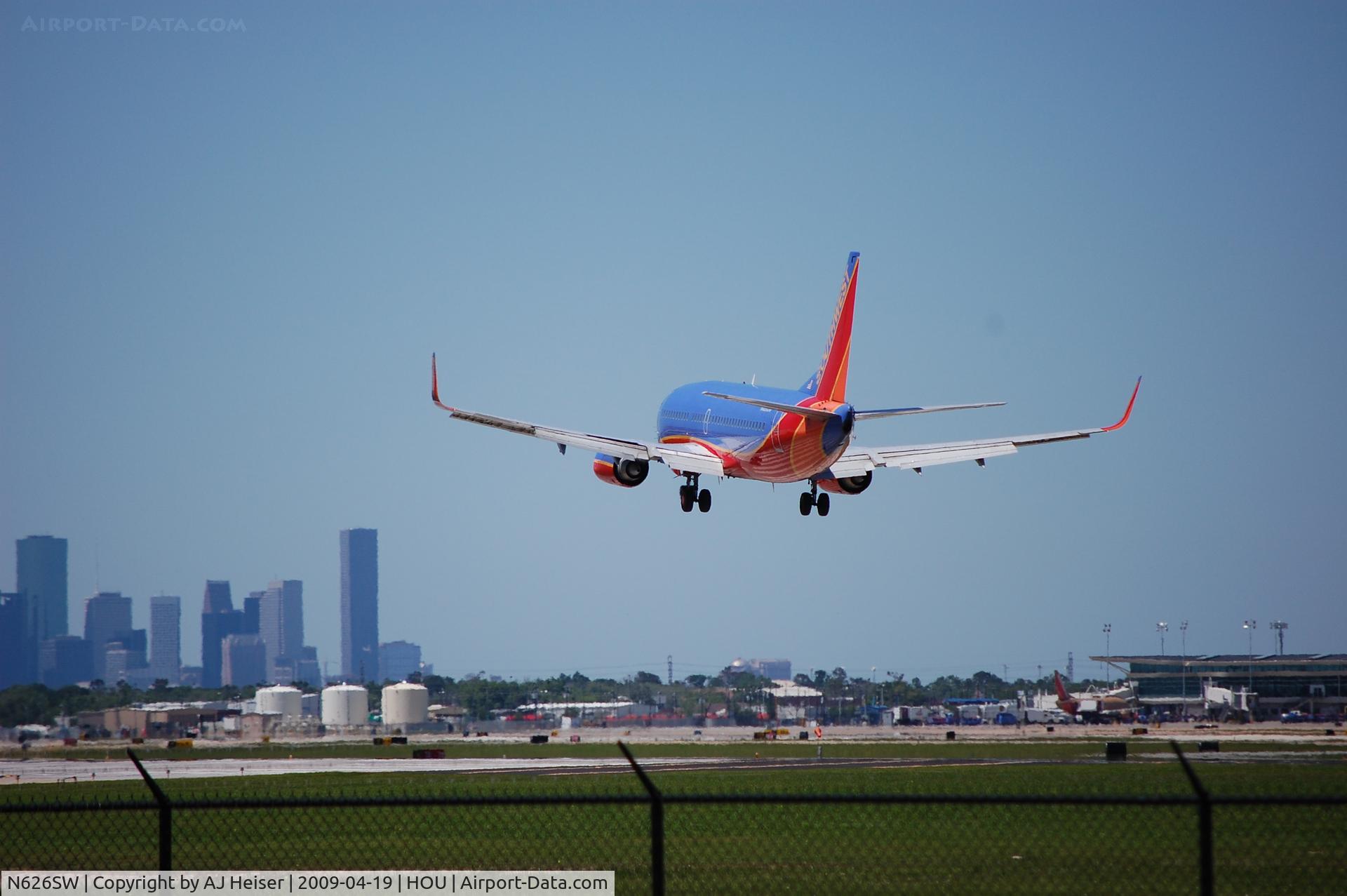 N626SW, 1996 Boeing 737-3H4 C/N 27702, N626SW landing rwy 30L at KHOU