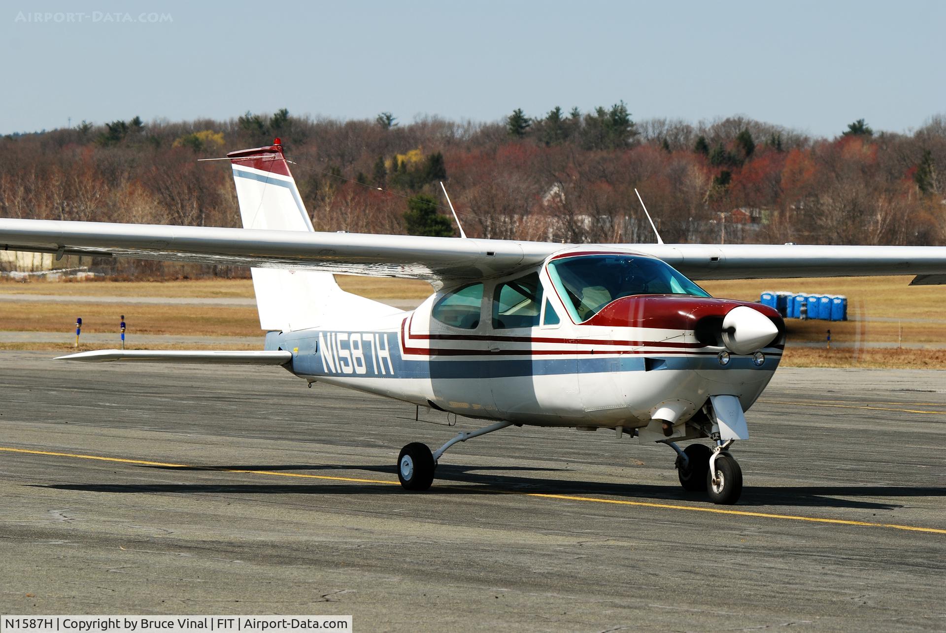 N1587H, 1975 Cessna 177RG Cardinal C/N 177RG0761, Fitchburg Mun. Airport