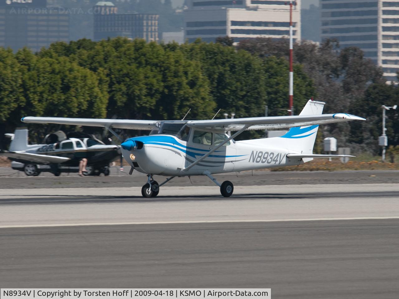 N8934V, 1974 Cessna 172M C/N 17264291, N8934V departing from RWY 21