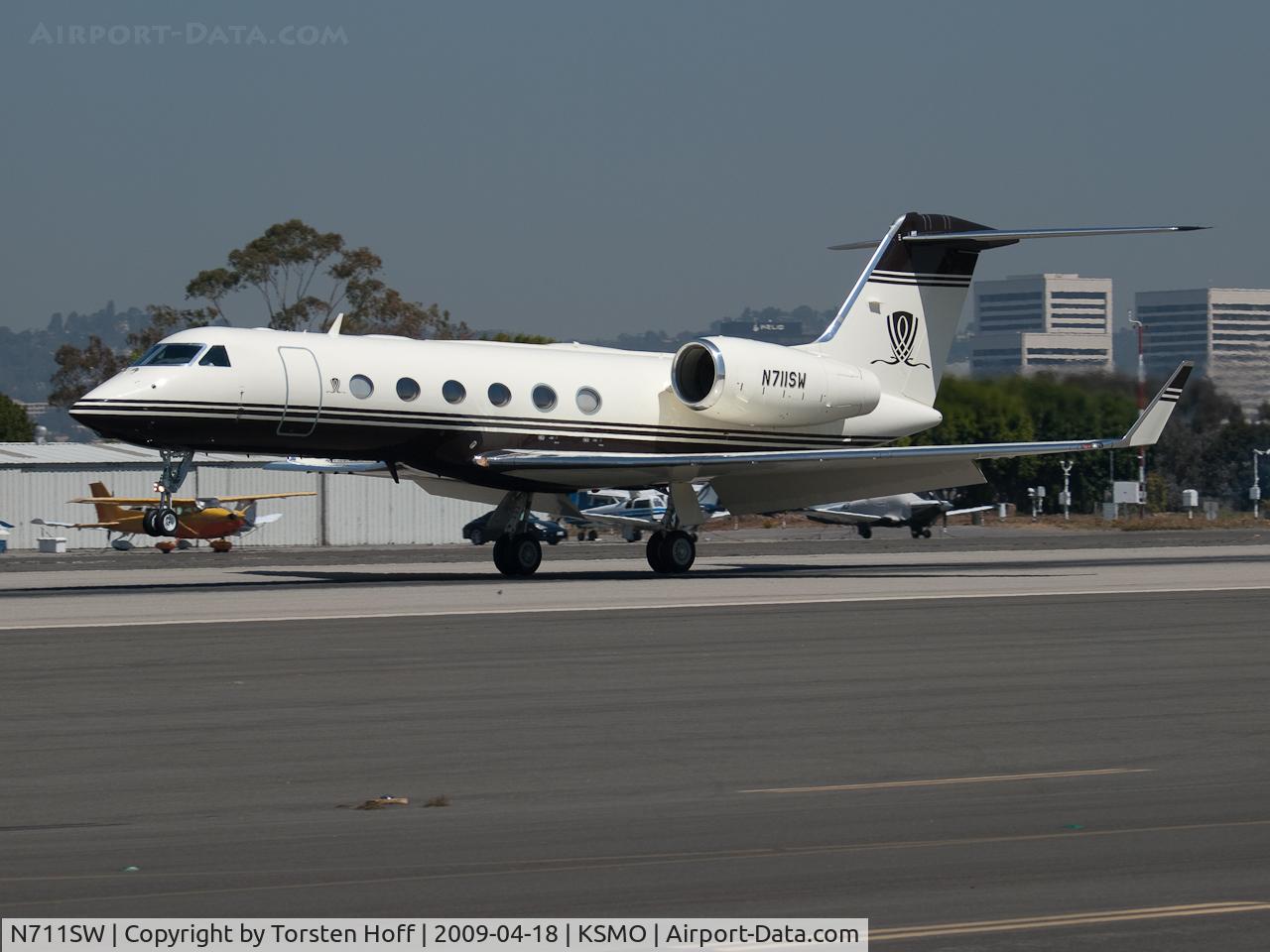 N711SW, 2007 Gulfstream Aerospace GIV-X (G450) C/N 4085, N711SW arriving on RWY 21
