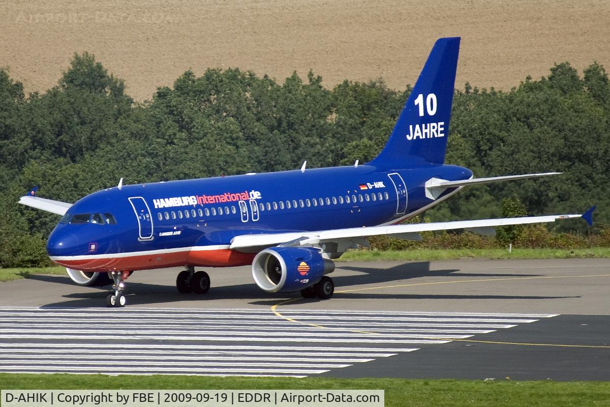 D-AHIK, 2008 Airbus A319-112 C/N 3560, lining up RW09