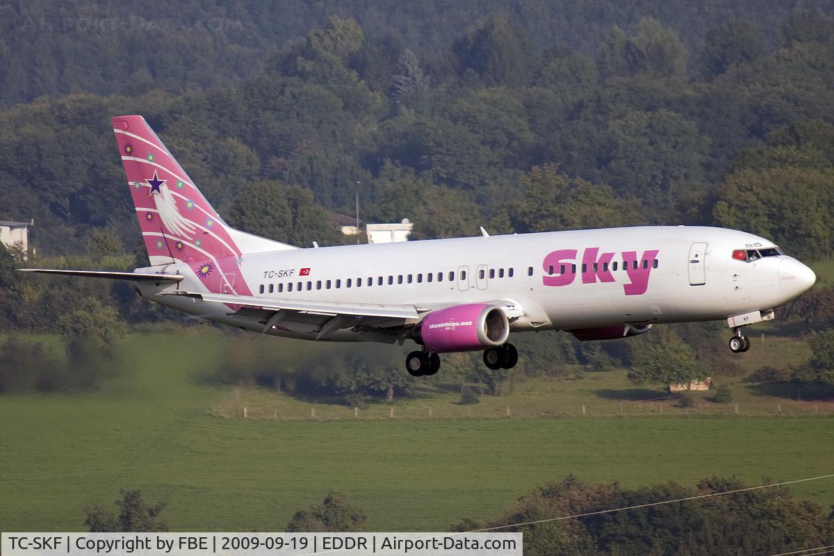 TC-SKF, 1993 Boeing 737-4Q8 C/N 26291/2513, short final at EDDR