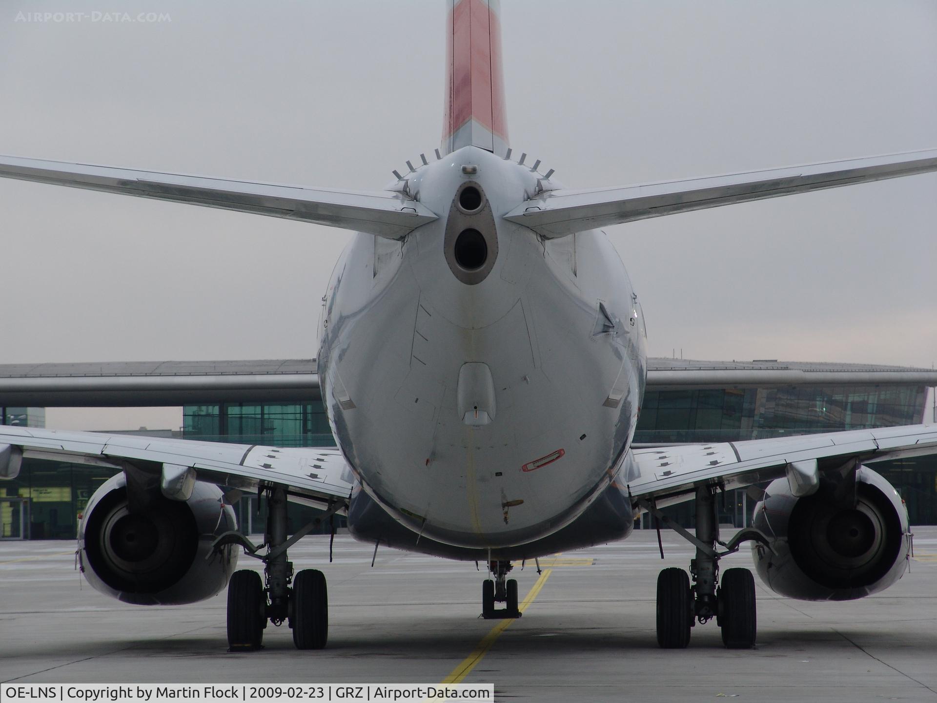 OE-LNS, 2005 Boeing 737-8Z9 C/N 34262, .