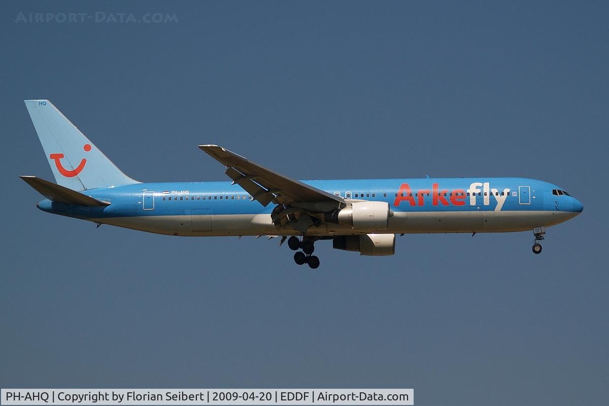 PH-AHQ, 1990 Boeing 767-383 C/N 24477, Short final rwy 07R