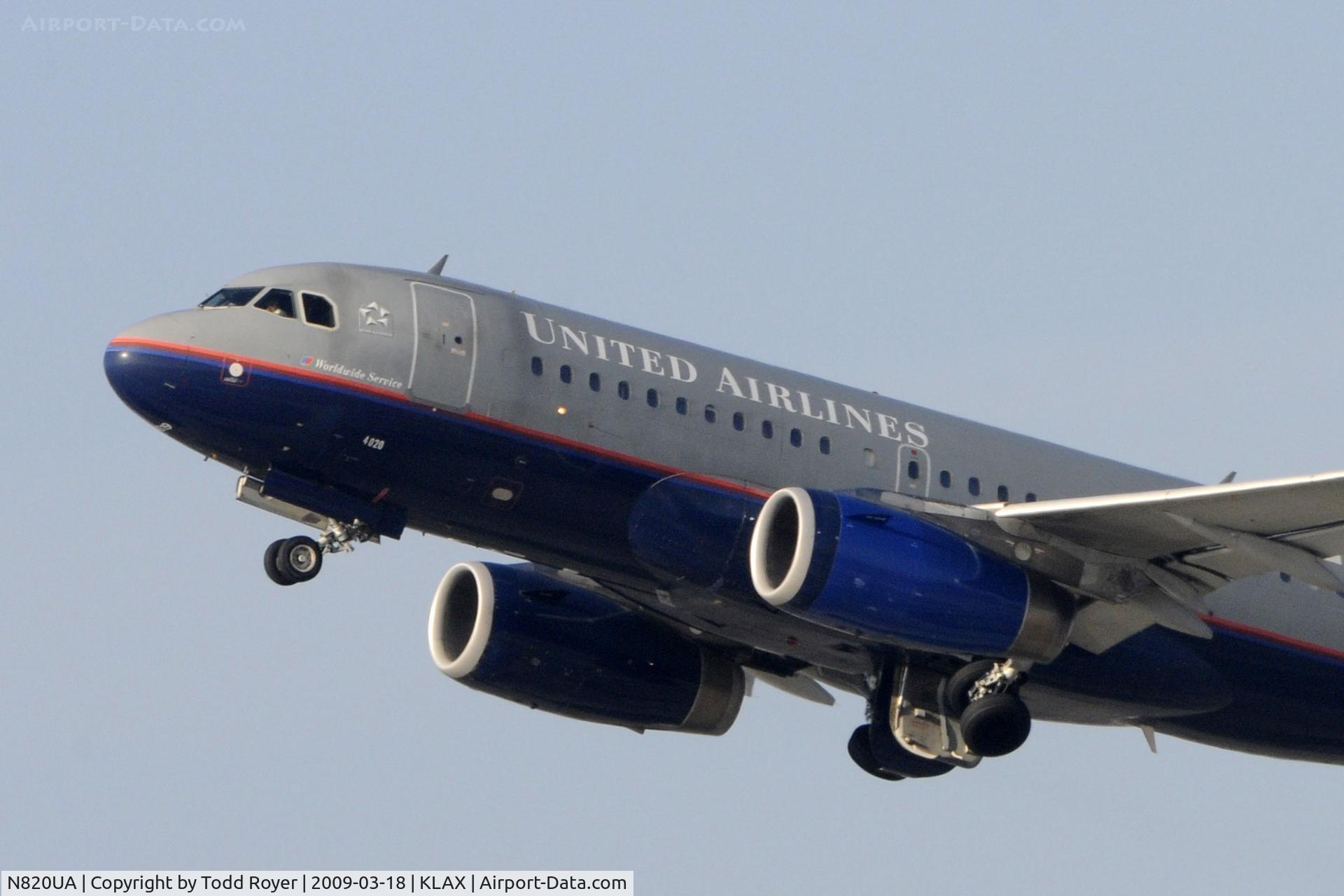 N820UA, 1998 Airbus A319-131 C/N 898, Departing LAX on 25R
