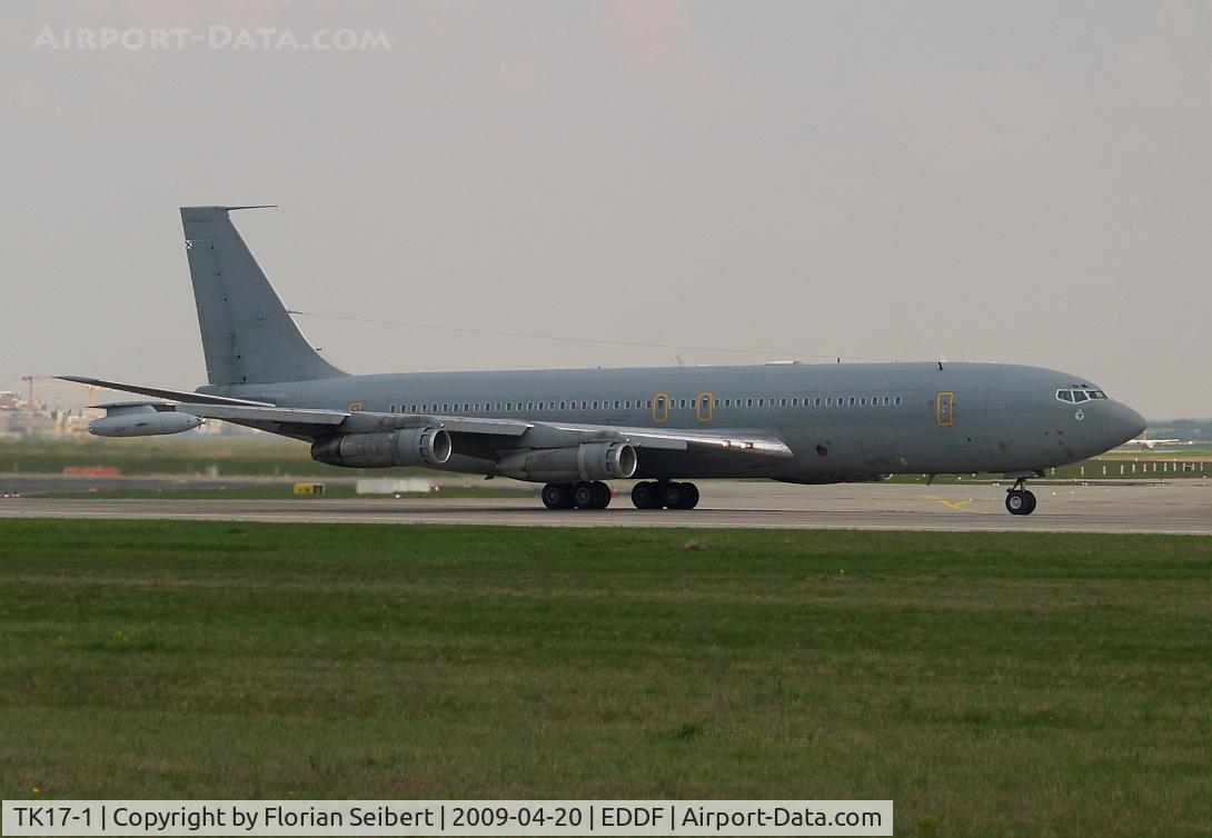 TK17-1, 1969 Boeing 707-331B C/N 20060, Take off rwy 18