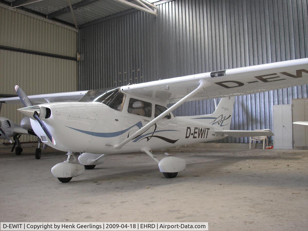 D-EWIT, 2008 Cessna 172S Skyhawk SP C/N 172S10803, General Aviation Rotterdam Airport