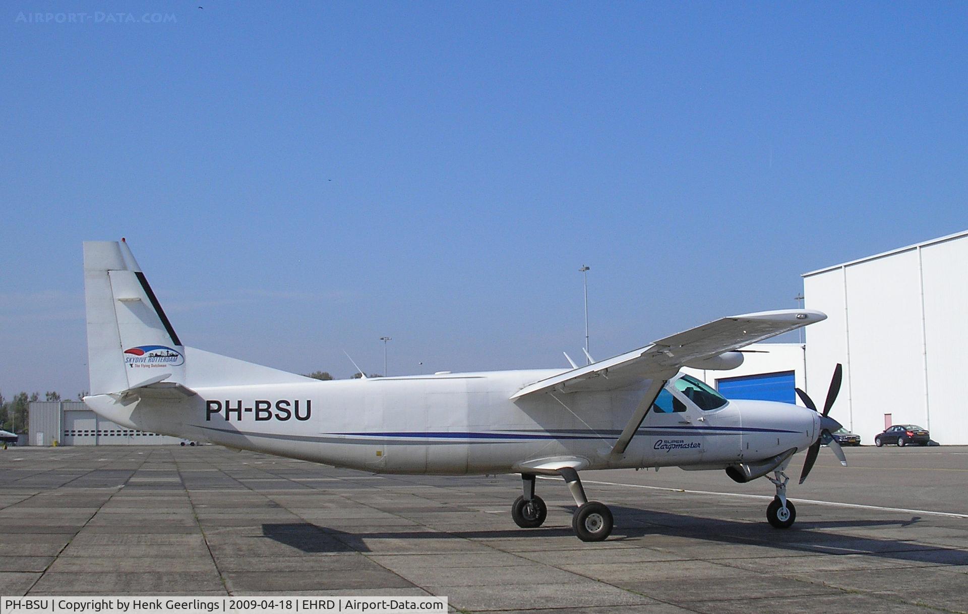 PH-BSU, 2002 Cessna 208B C/N 208B0957, Plane is used for Para dropping.  Sky Dive Para Club , Rotterdam Airport