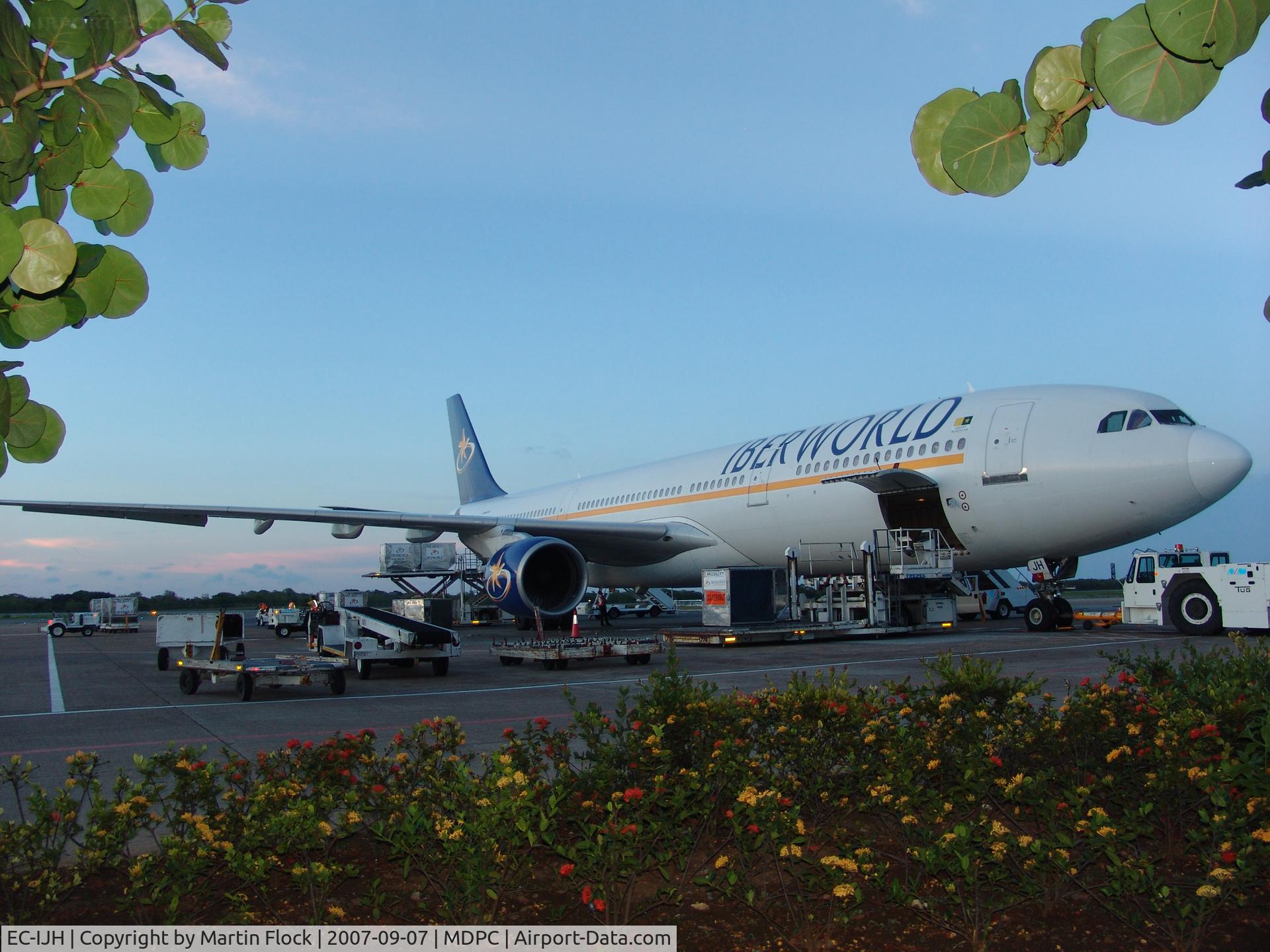 EC-IJH, 1995 Airbus A330-322 C/N 072, .