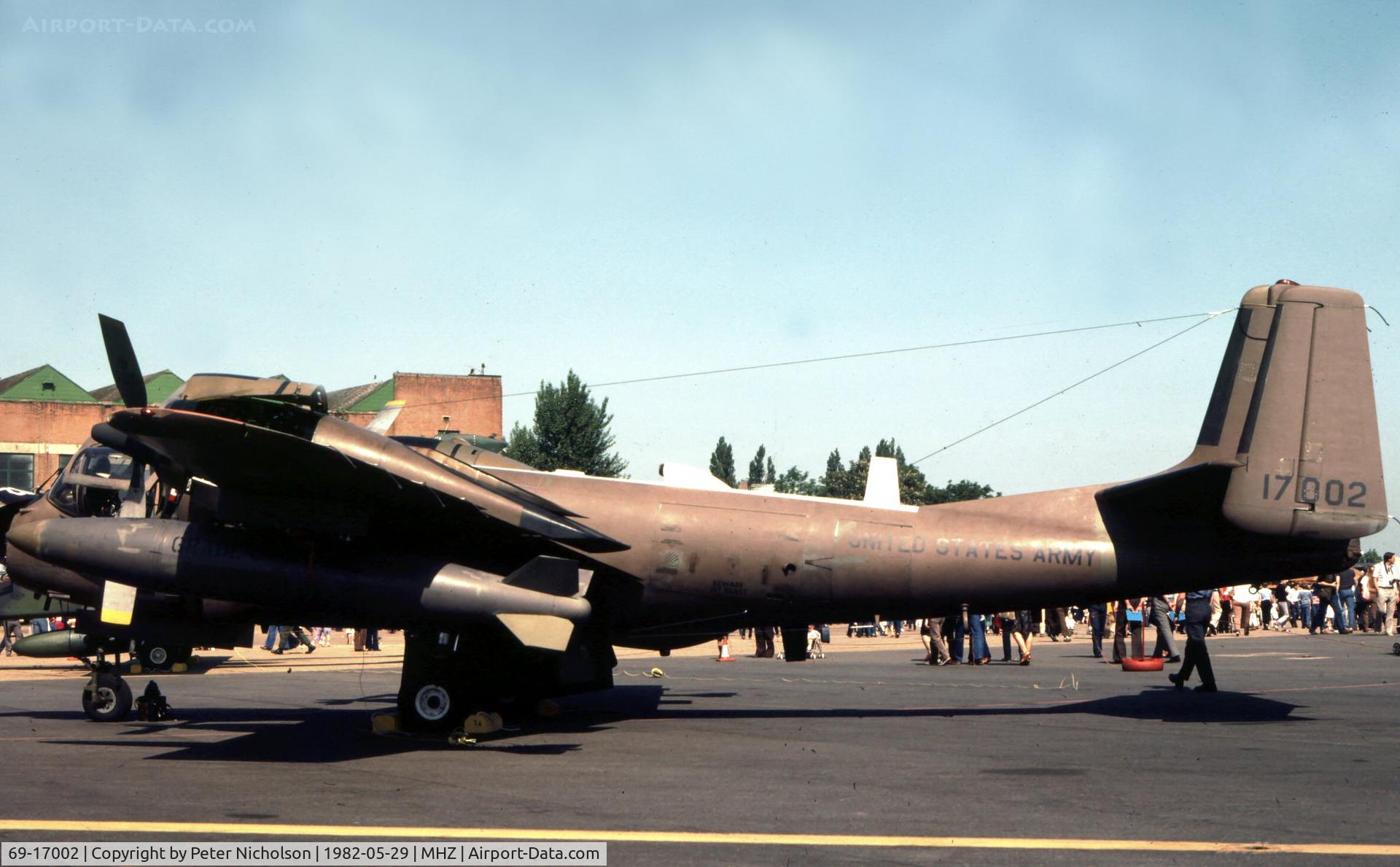 69-17002, 1969 Grumman OV-1D Mohawk C/N 17D, OV-1D Mohawk of 73 MIC at the 1982 RAF Mildenhall Air Fete.