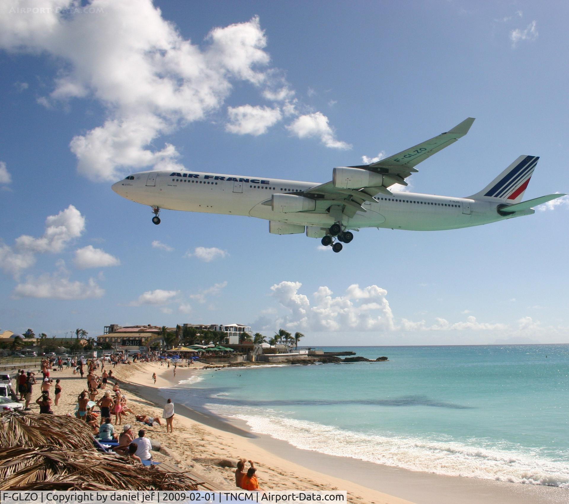 F-GLZO, 1998 Airbus A340-313X C/N 246, Landing 10