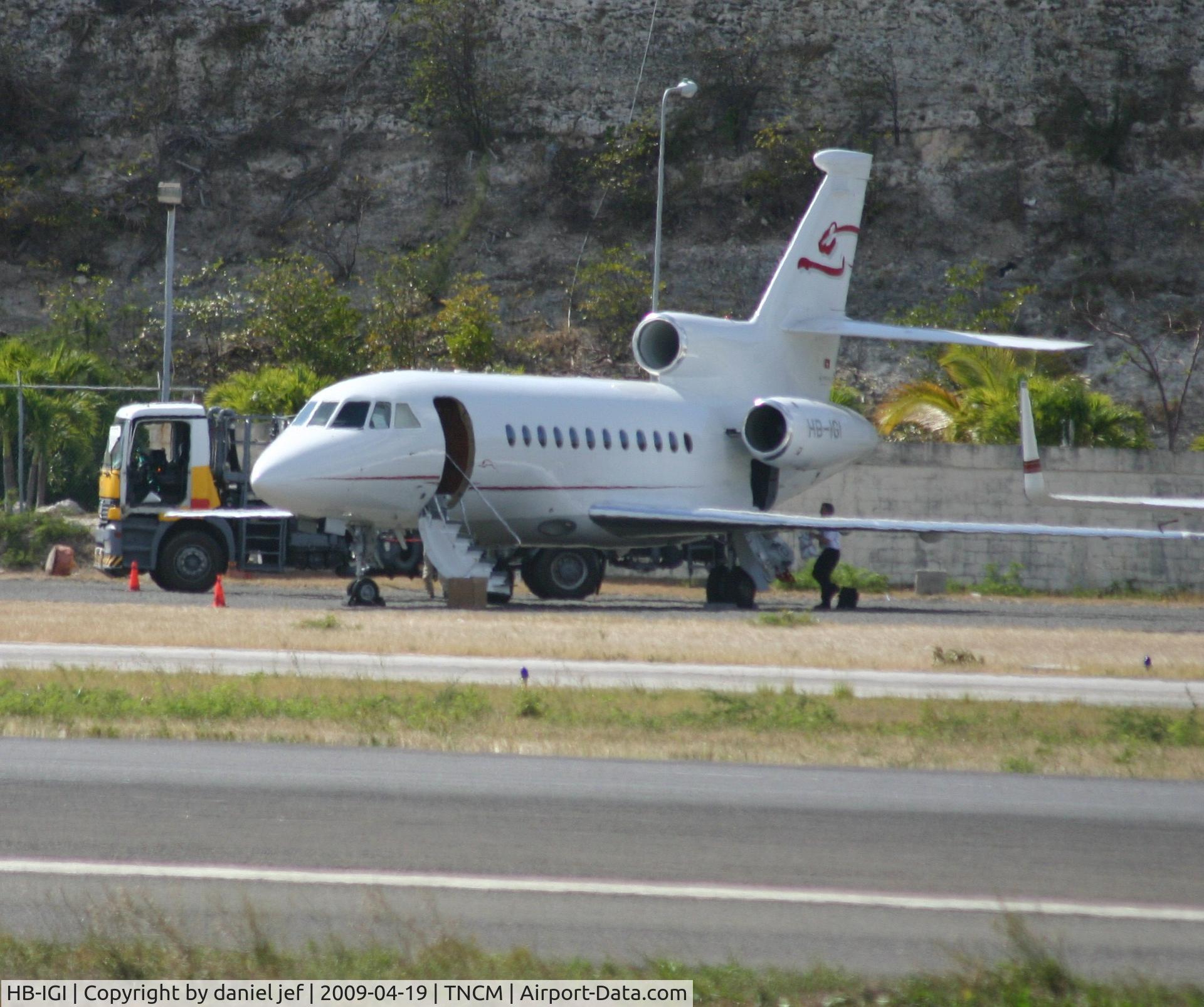 HB-IGI, Dassault Falcon 900EX C/N 83, park at the cargo ramp