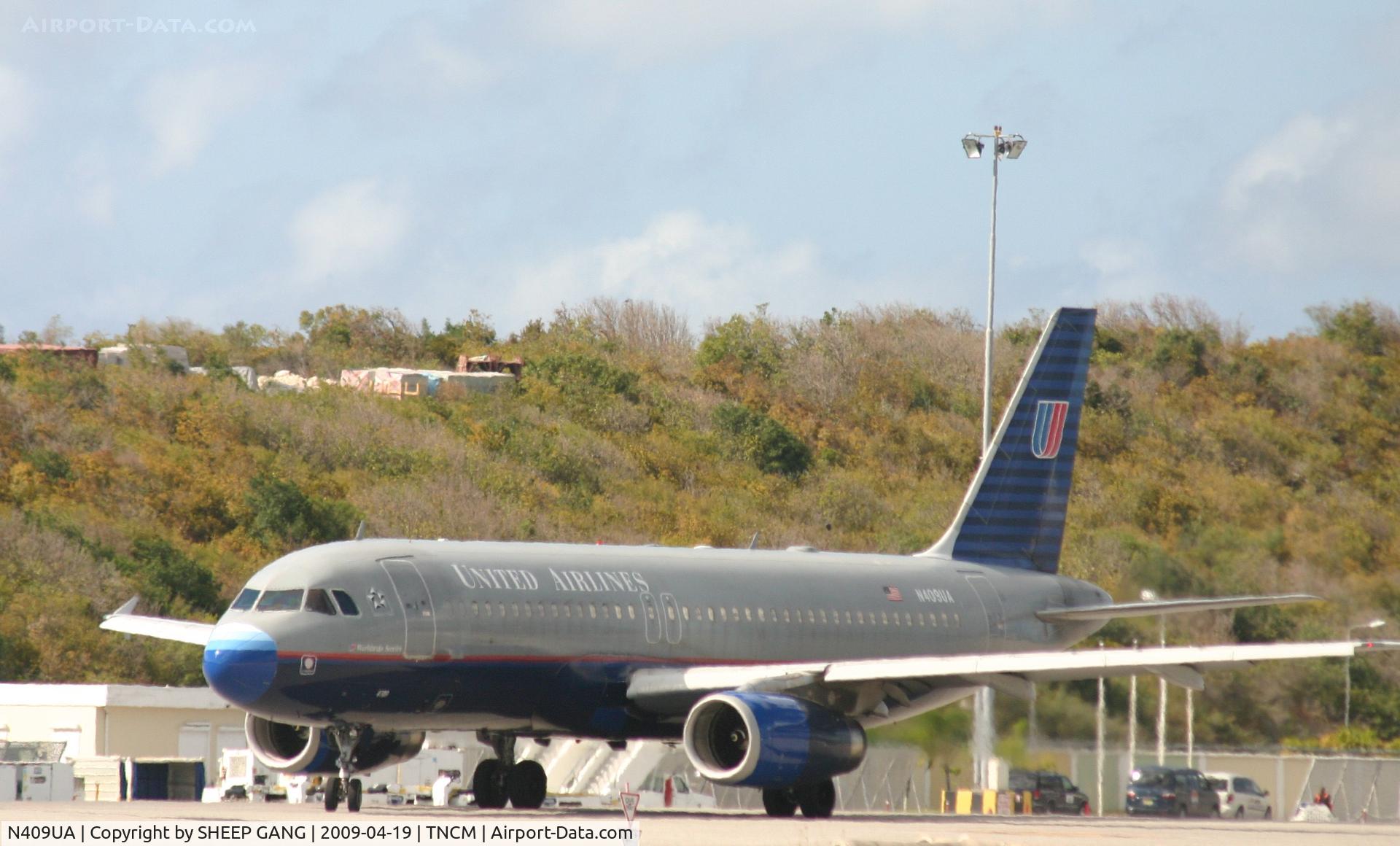 N409UA, 1994 Airbus A320-232 C/N 462, Look at my nose