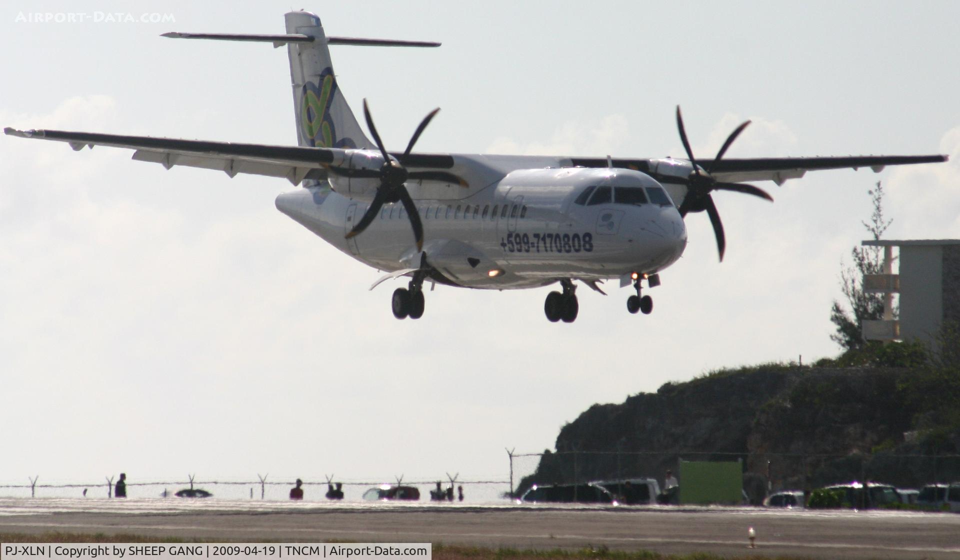 PJ-XLN, 1996 ATR 42-500 C/N 513, Landing 10
