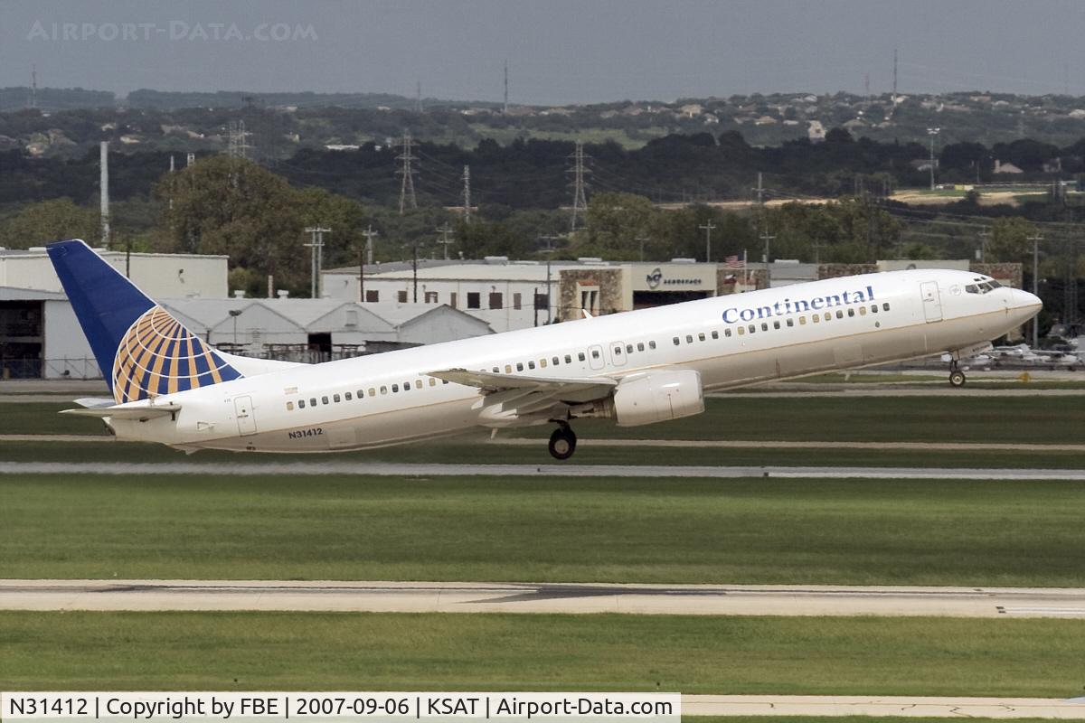 N31412, 2002 Boeing 737-924 C/N 30129, Continetals large -900 takes off from KSAT