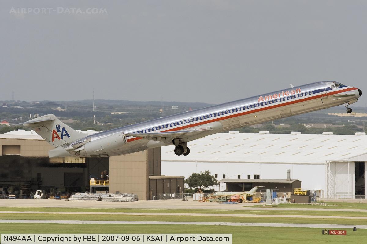 N494AA, 1989 McDonnell Douglas MD-82 (DC-9-82) C/N 49732, AA MD-82 retracting its gear during takeoff from KSAT