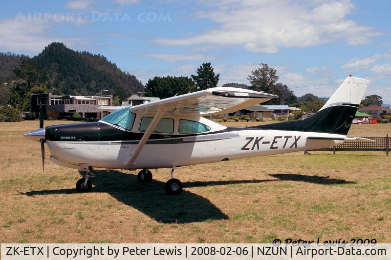ZK-ETX, Cessna R182 Skylane RG C/N R18201718, Professional Colour Laboratories Ltd., Auckland