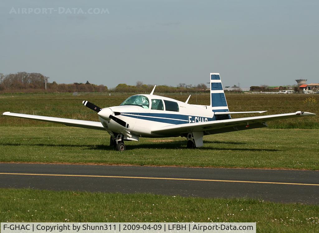 F-GHAC, Mooney M20J 201 C/N 24-1637, Parked in the grass...