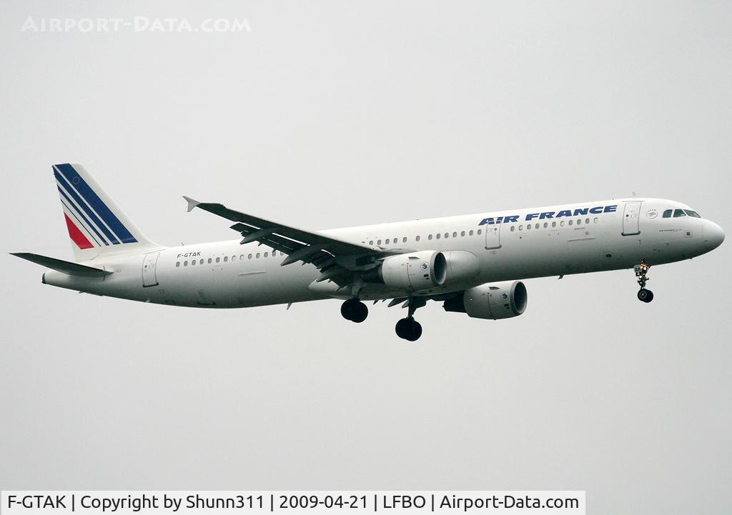 F-GTAK, 2001 Airbus A321-211 C/N 1658, Landing rwy 32L