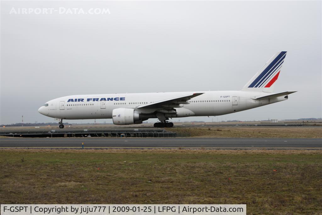 F-GSPT, 2002 Boeing 777-228/ER C/N 32308, on transit at Paris CDG
