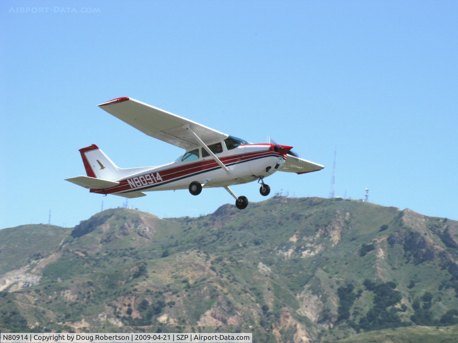 N80914, 1976 Cessna 172M C/N 17266799, 1976 Cessna 172M, Lycoming O-320-E2D 150 Hp, takeoff climb Rwy 22