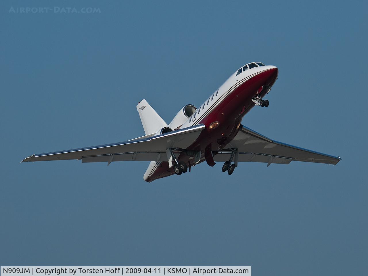 N909JM, 2000 Dassault Mystere Falcon 50 C/N 304, N909JM departing from RWY 03
