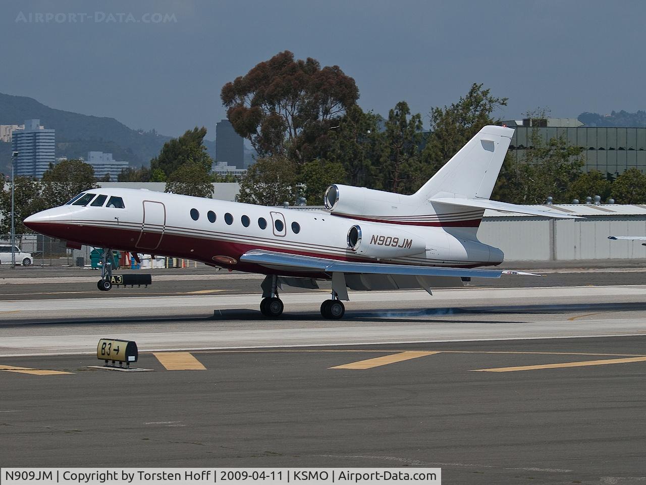 N909JM, 2000 Dassault Mystere Falcon 50 C/N 304, N909JM arriving on RWY 21