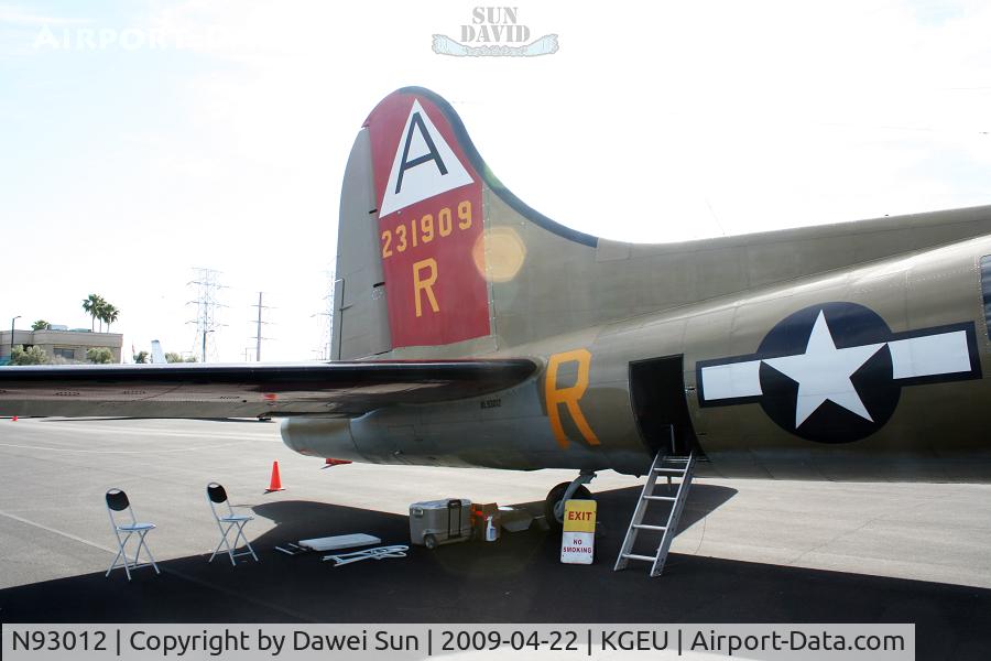 N93012, 1944 Boeing B-17G-30-BO Flying Fortress C/N 32264, kgeu